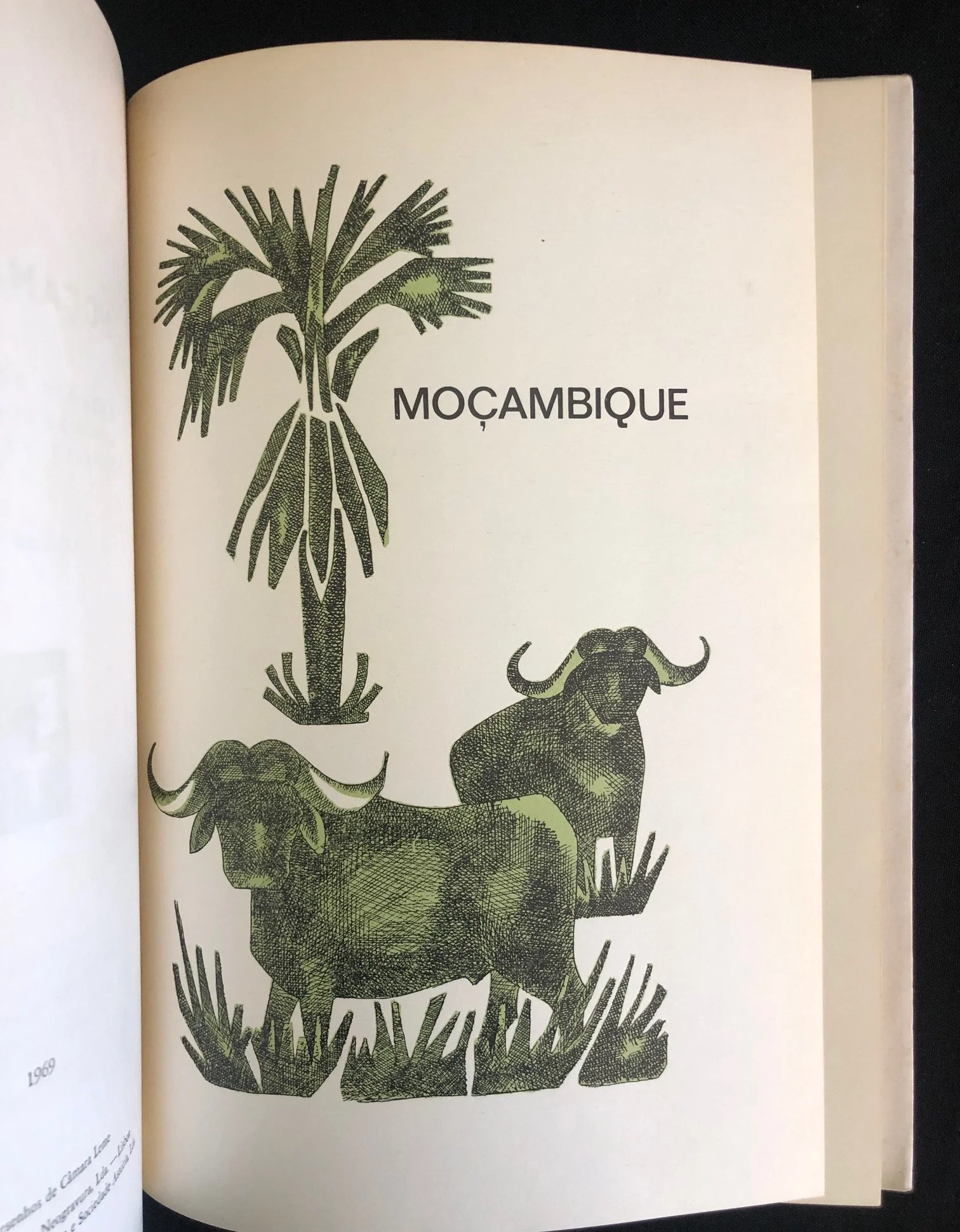 Moçambique: Anuário Turístico / Tourist Year Book published in Lisbon (1971)