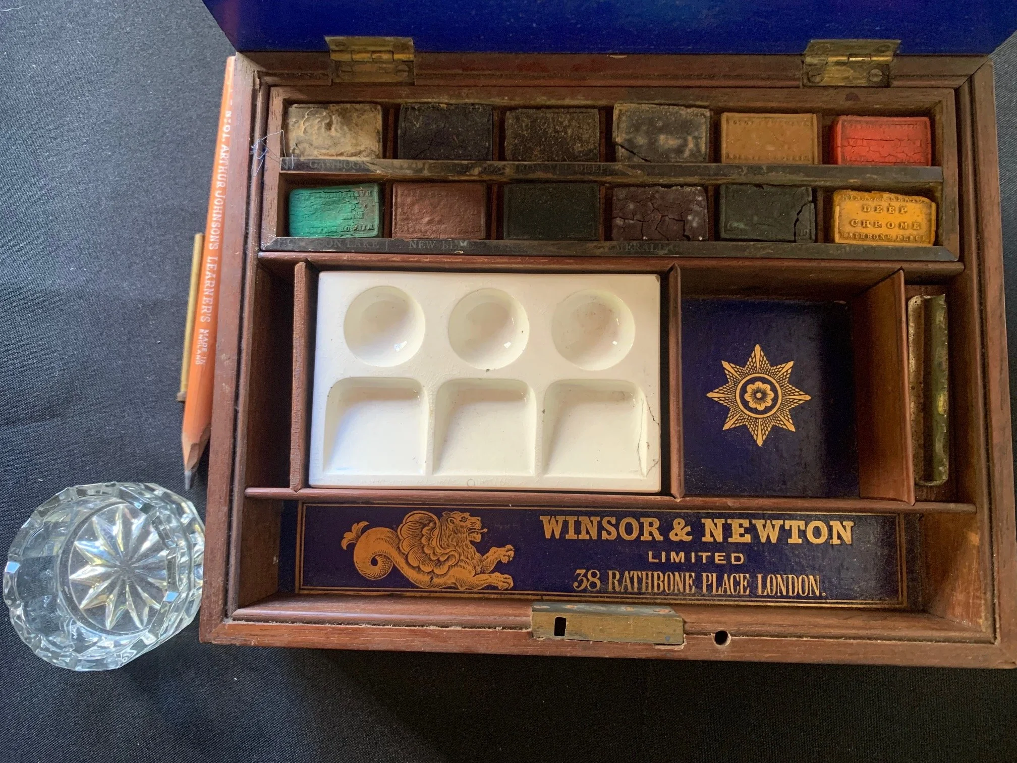 Winsor & Newton Watercolour paint box c.1880