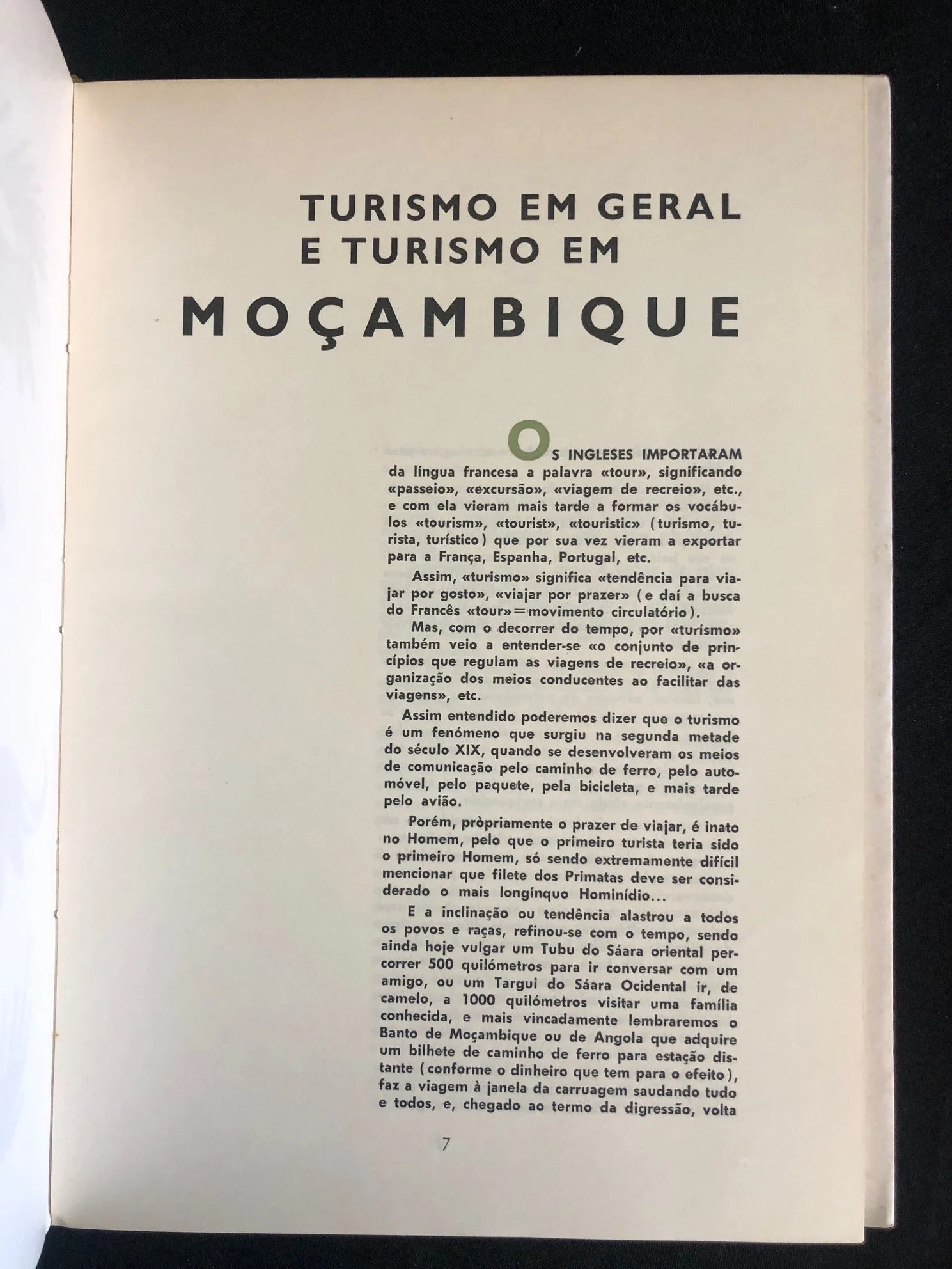 Moçambique: Anuário Turístico / Tourist Year Book published in Lisbon (1971)