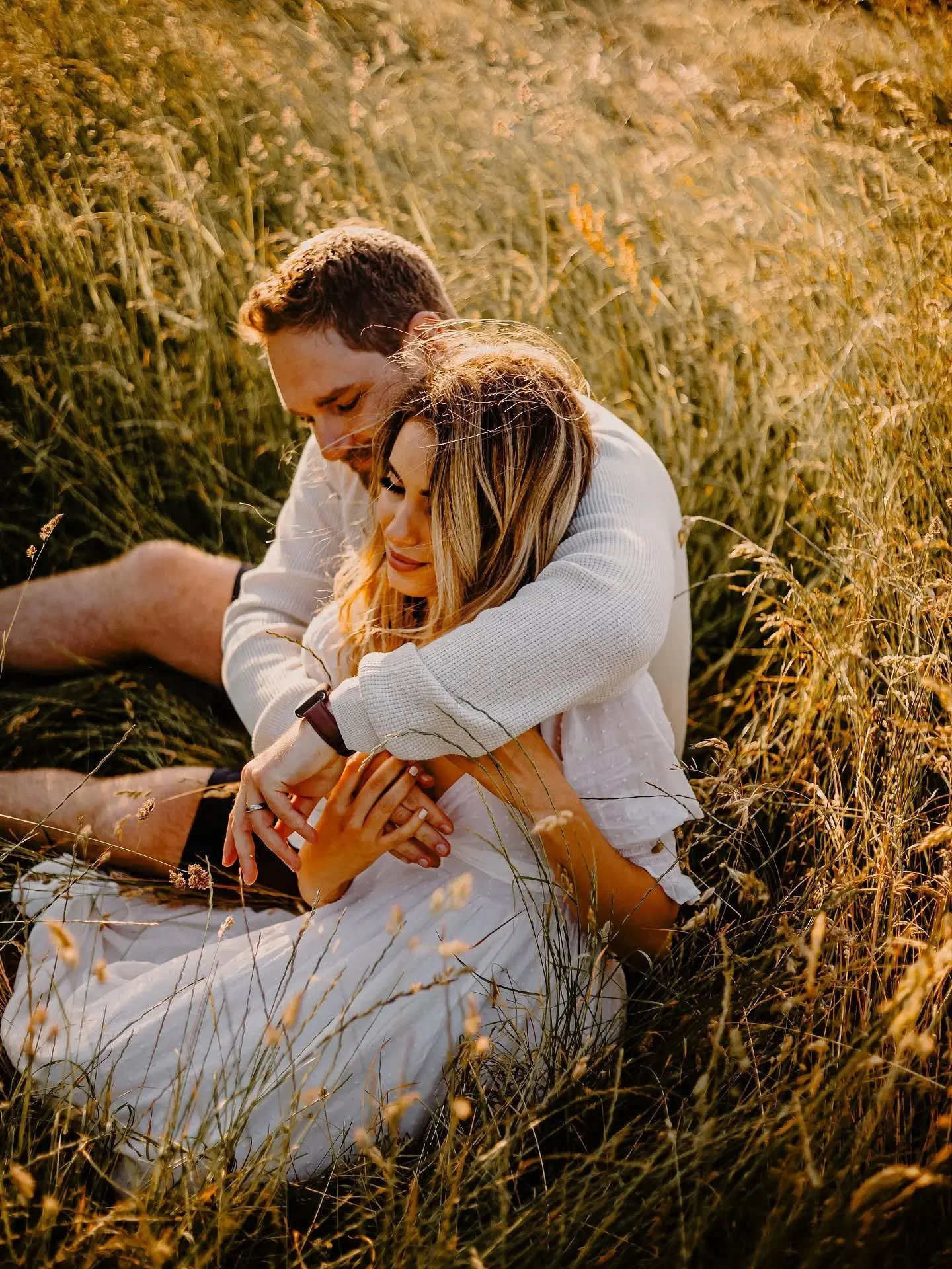 ✨ your next date night idea ✨ 

I can almost feel the warmth of the sun on my skin, the soft brush of tall grass, that golden light seeping through the trees, and the relaxed &amp; fun chit-chat with my lovely clients as we wander from our meeting sp