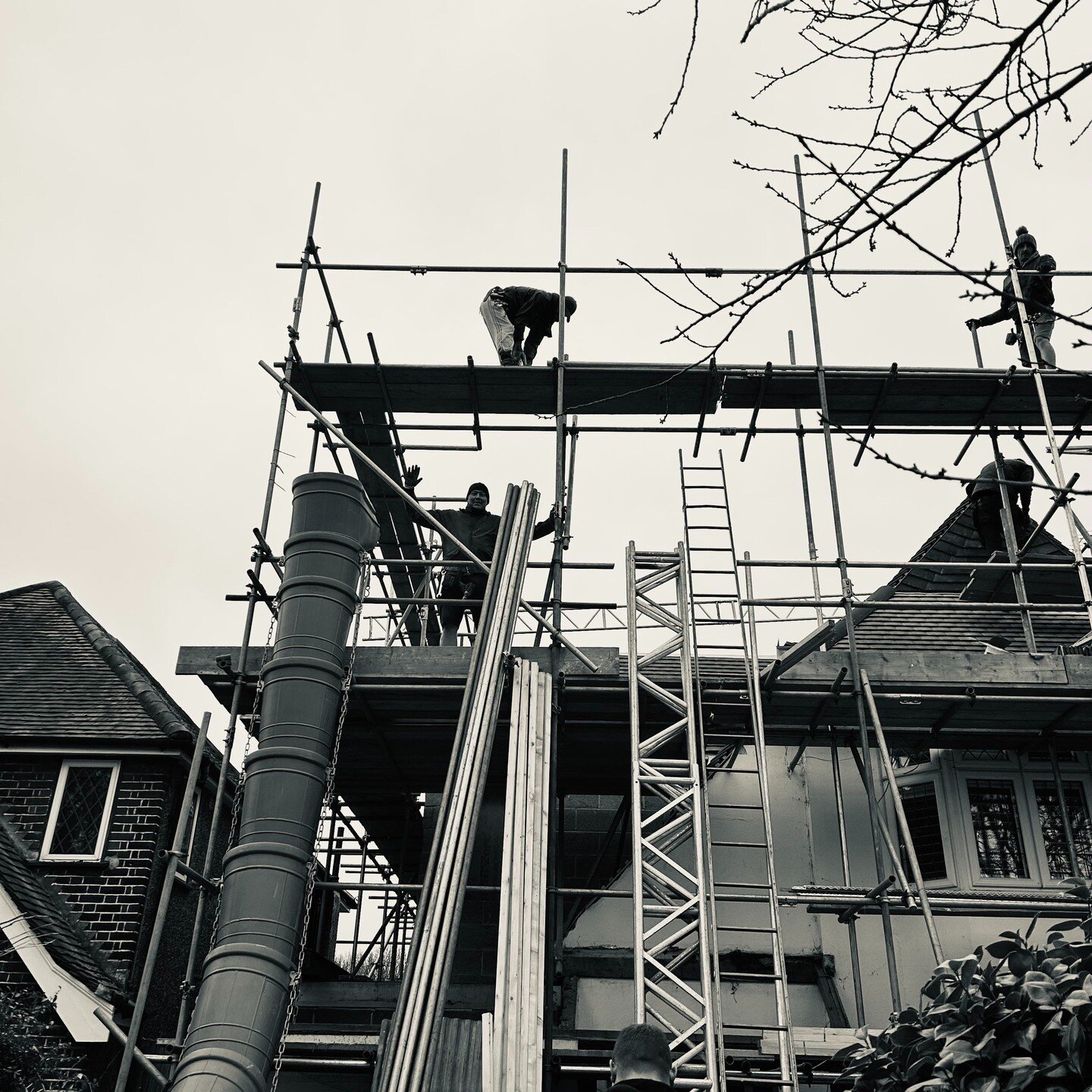 Bringing down the scaffolding over at our Hampton project...@ldlgscaffoldingltd ..exciting time for our lovely client as the building becomes watertight and we can get on with pulling together all the interiors, including a beautiful bespoke kitchen.