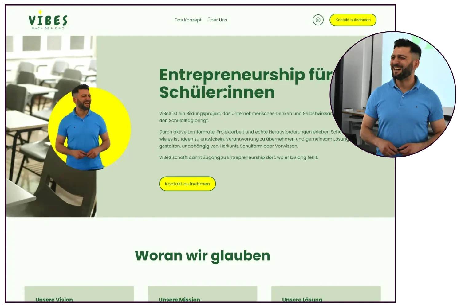 Berkan hält eine Präsentation, im HIntergrund seine Website