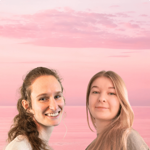 Maike und Bex vor rosa Wolken