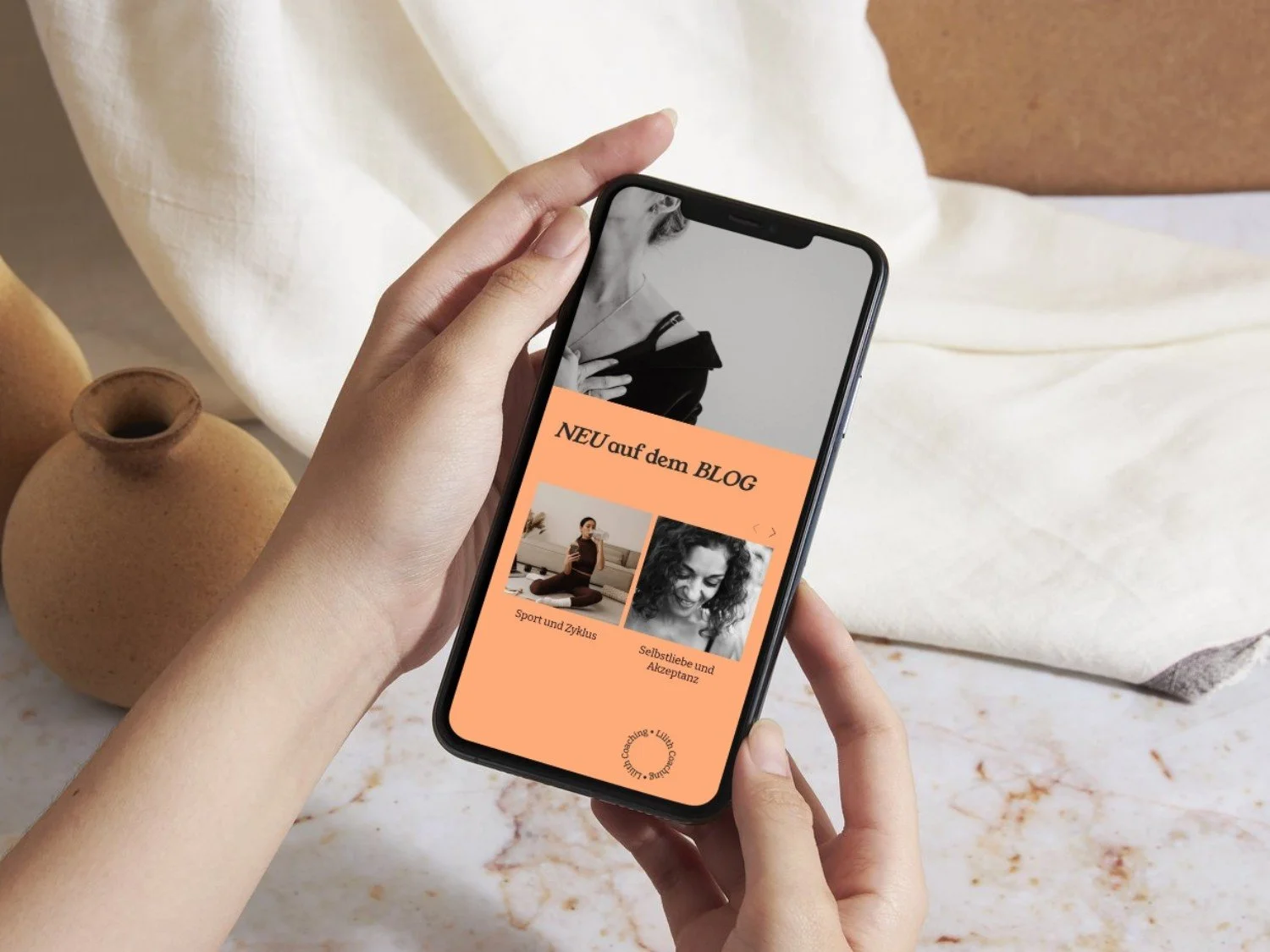 Handy mit Website einer Coachin