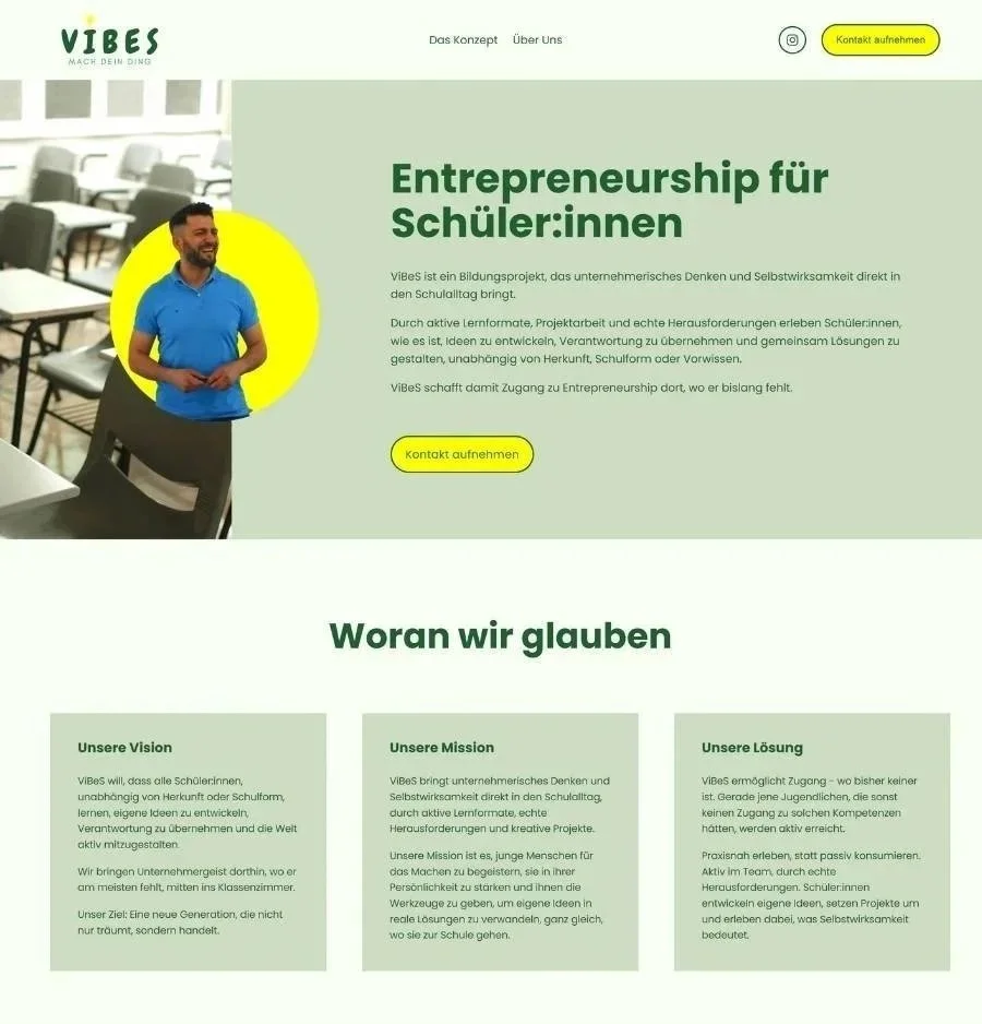 Hellgrün und geld gestaltete Website von Vibes Bildungsprojekt