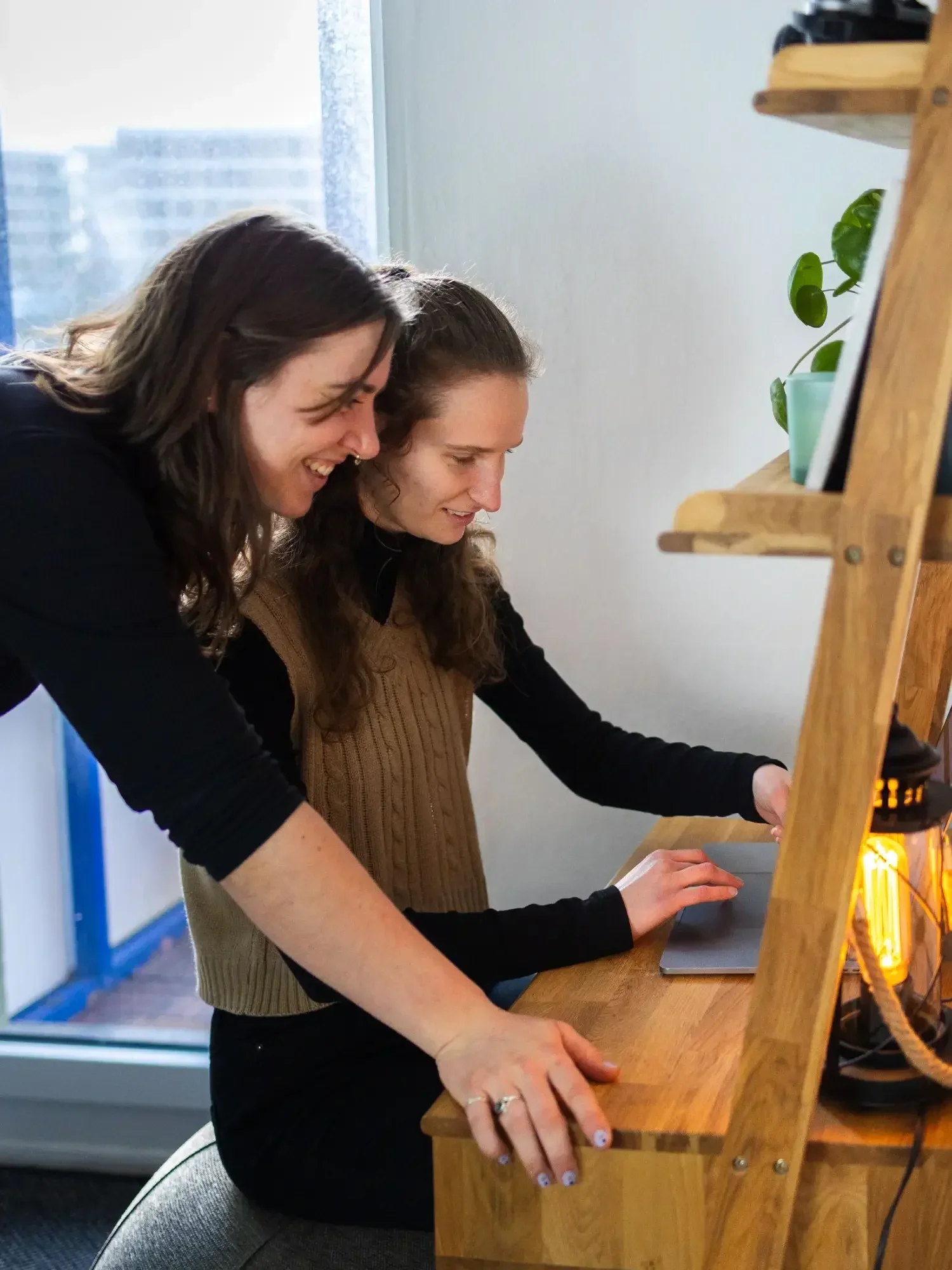 Webdesignerin erklärt Kundin Relaunch