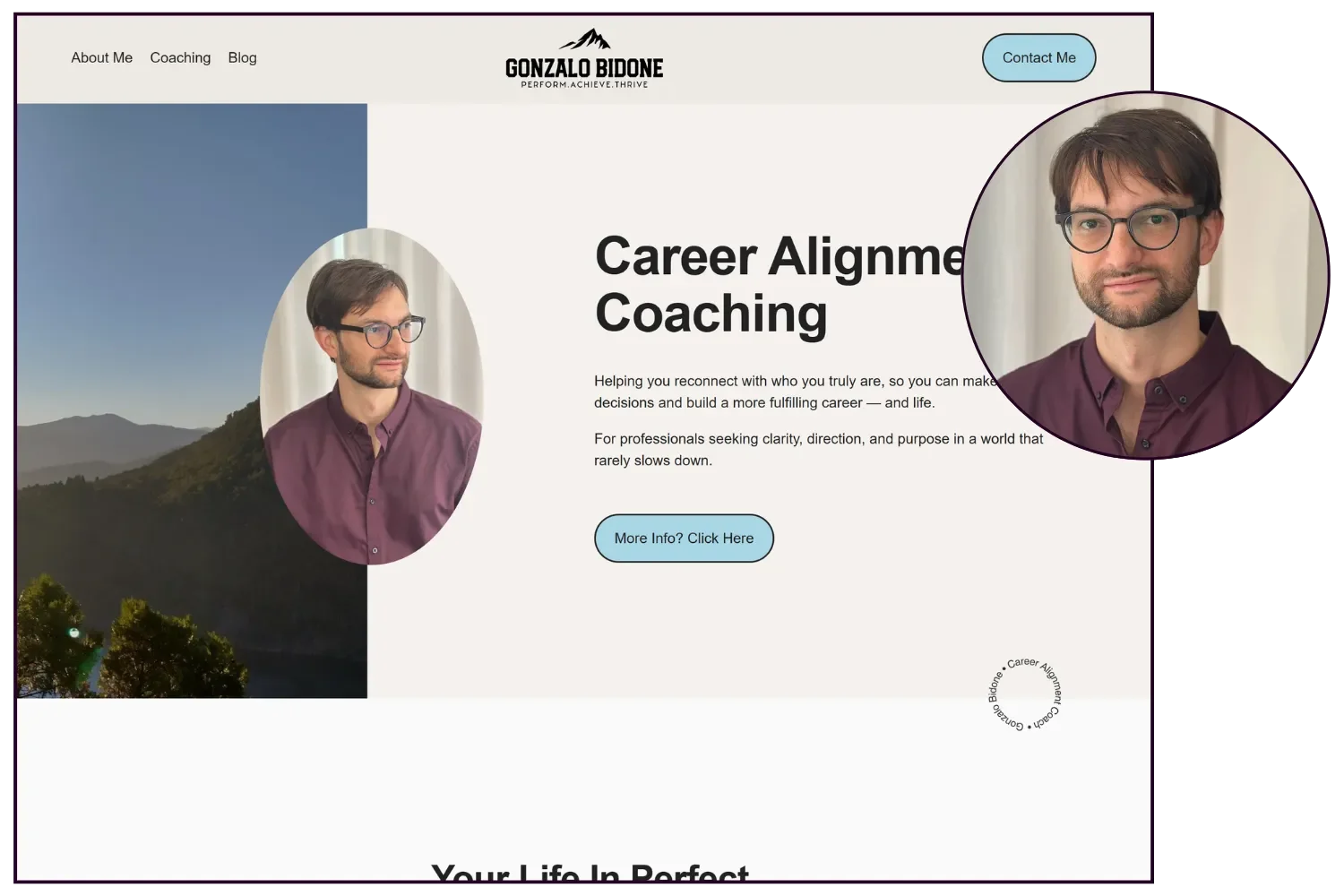 Gonzalo mit seiner beige hellblauen Website im Hintergrund