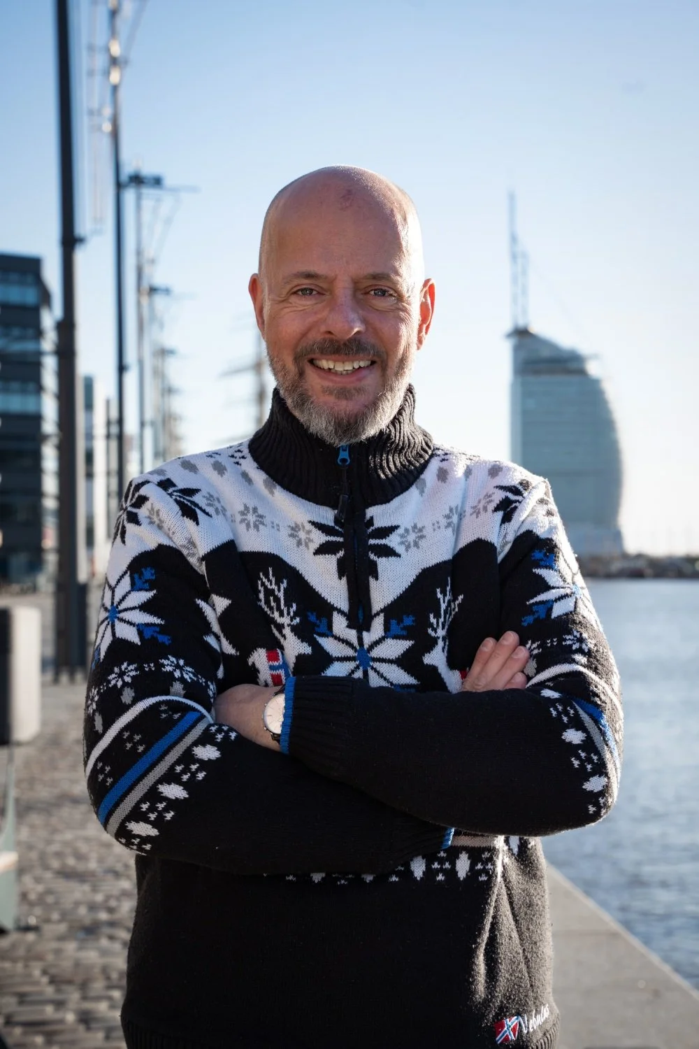 Michael Labetzke steht am Neuen Hafen Bremerhaven