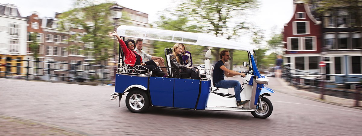 tuktuk-amstelveld-brug-beweging.jpg