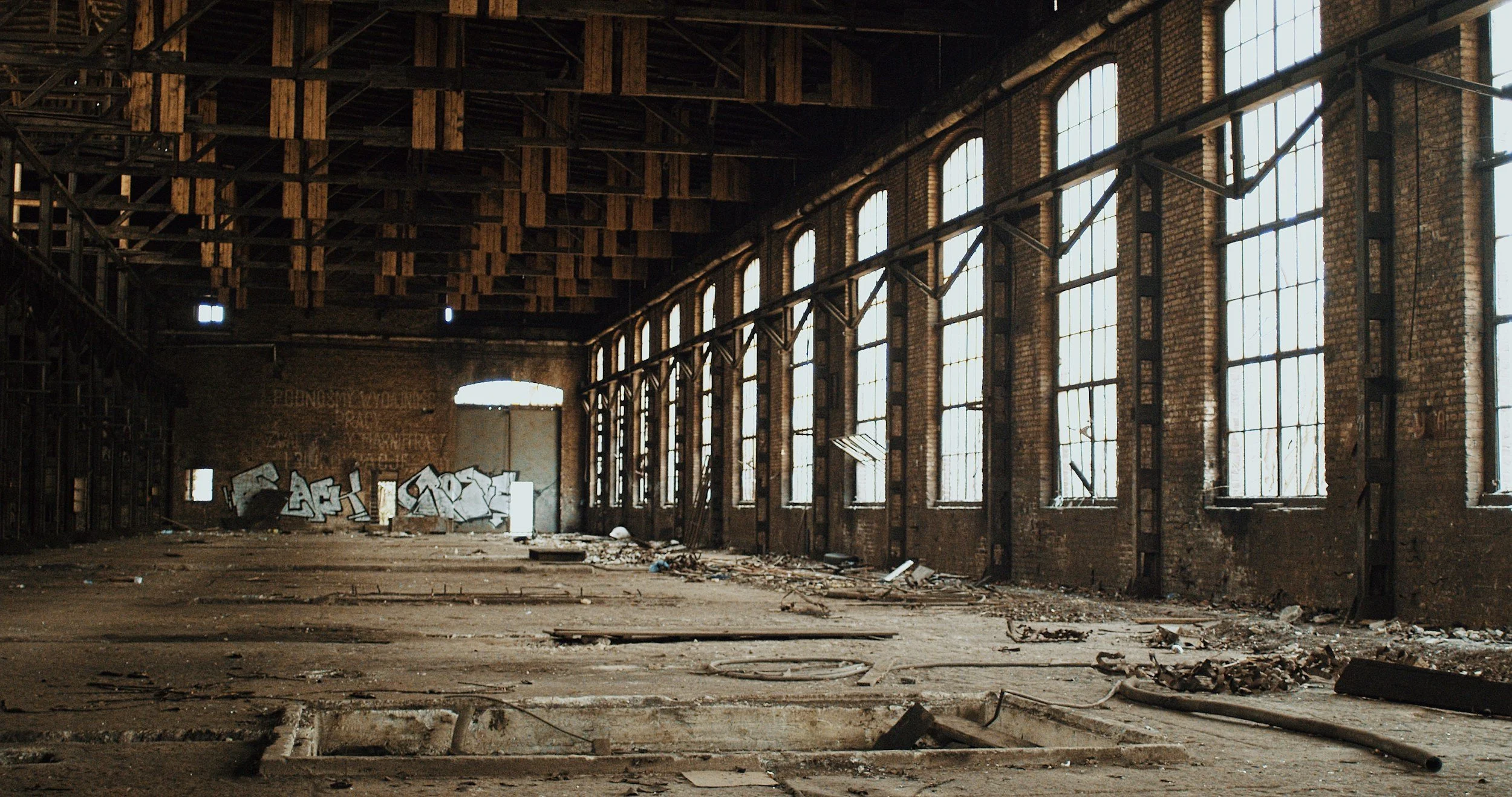 Une friche industrielle : le type de bien qu'une collectivité peut préempter pour un projet de renouvellement urbain.