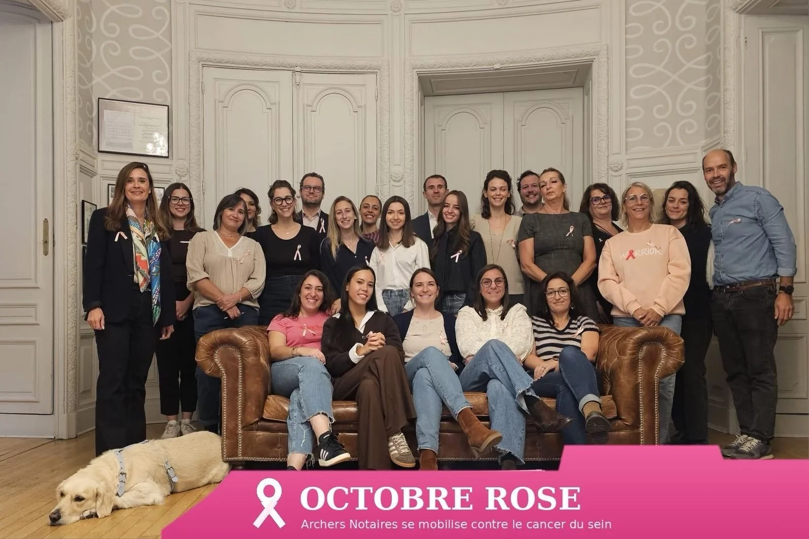 L'équipe d'Archers Notaires réunie à l'étude pour Octobre rose.