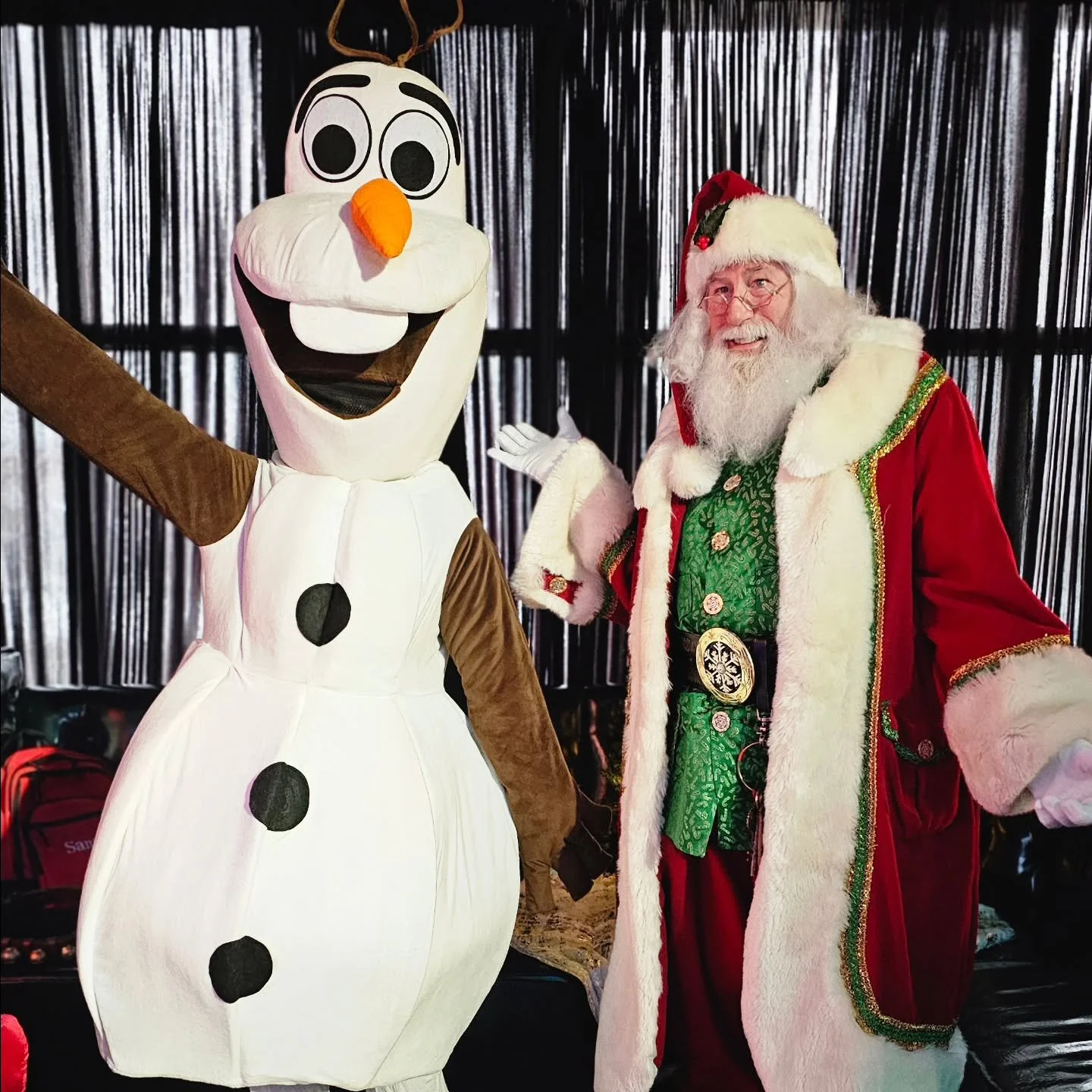 ☃️Santa and our Snowman are SNOW excited to be so busy this year! From private corporate holiday celebrations, birthday parties, and city events.. our snowman is busy busy busy this year! 

Right now we have over 60 events in the que for December! Do