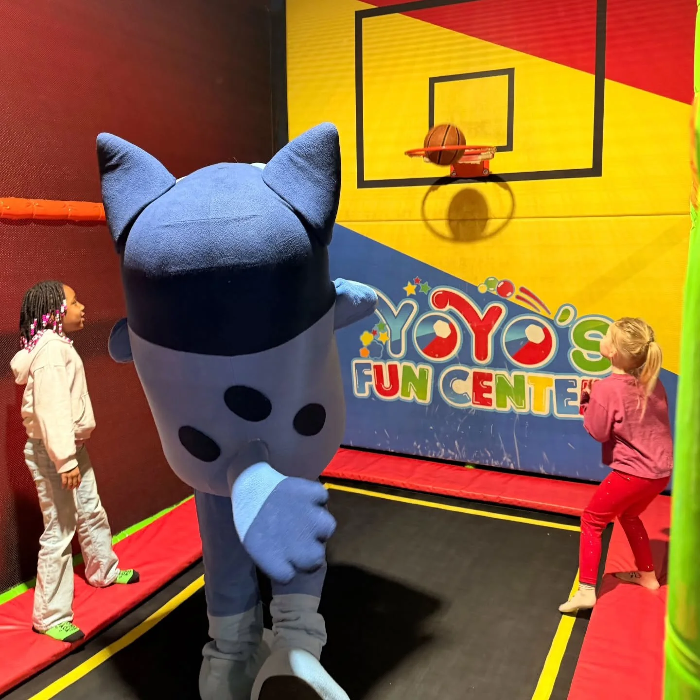 💙Character Time at @yoyosfuncenter is a great way to spend a week day! Watch your kids run around and play with all the different toys and games, while hanging out with their favorite friend! 

💙Entertaining the Magic of Childhood 
Inquire today: 2