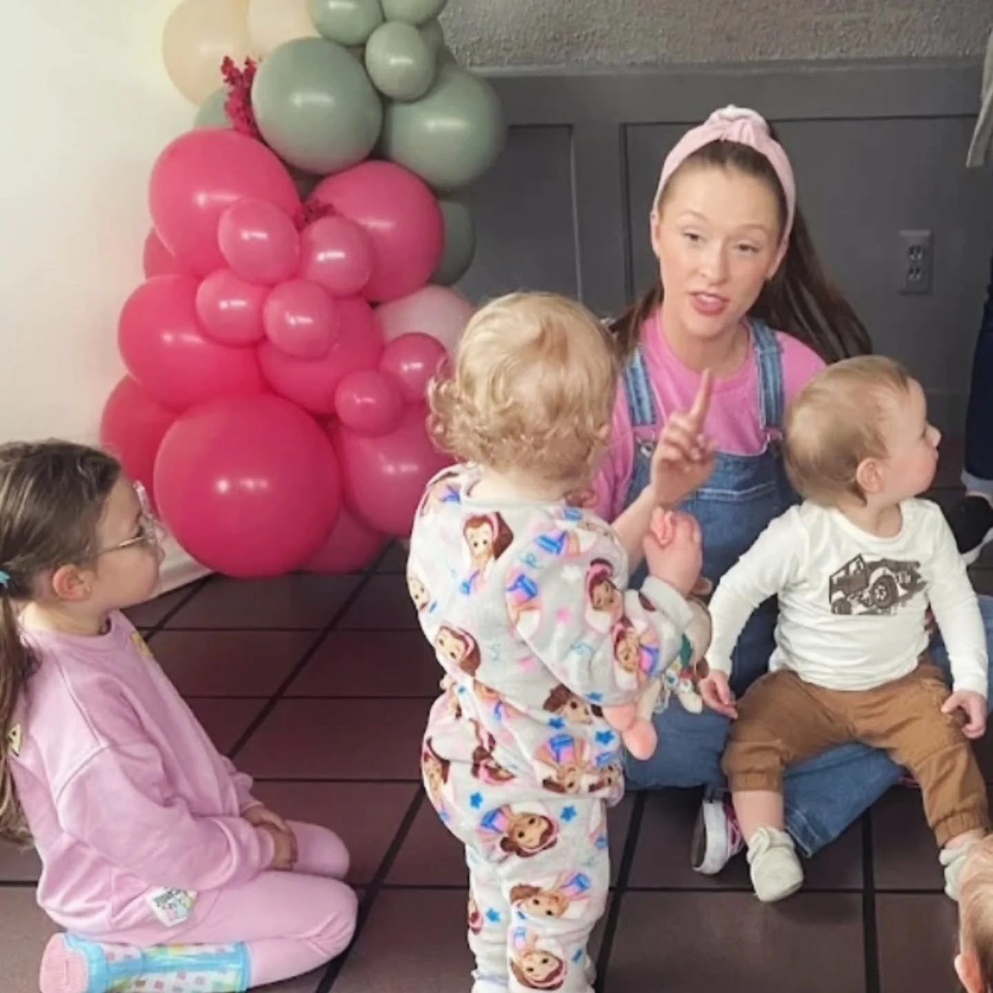 ✨️One special birthday! Our Rachel character is one of our most popular characters. We love dancing and singing along to your littles favorite nursery songs 

✨️Entertaining the Magic of Childhood
Call to inquire: 248-804-9319