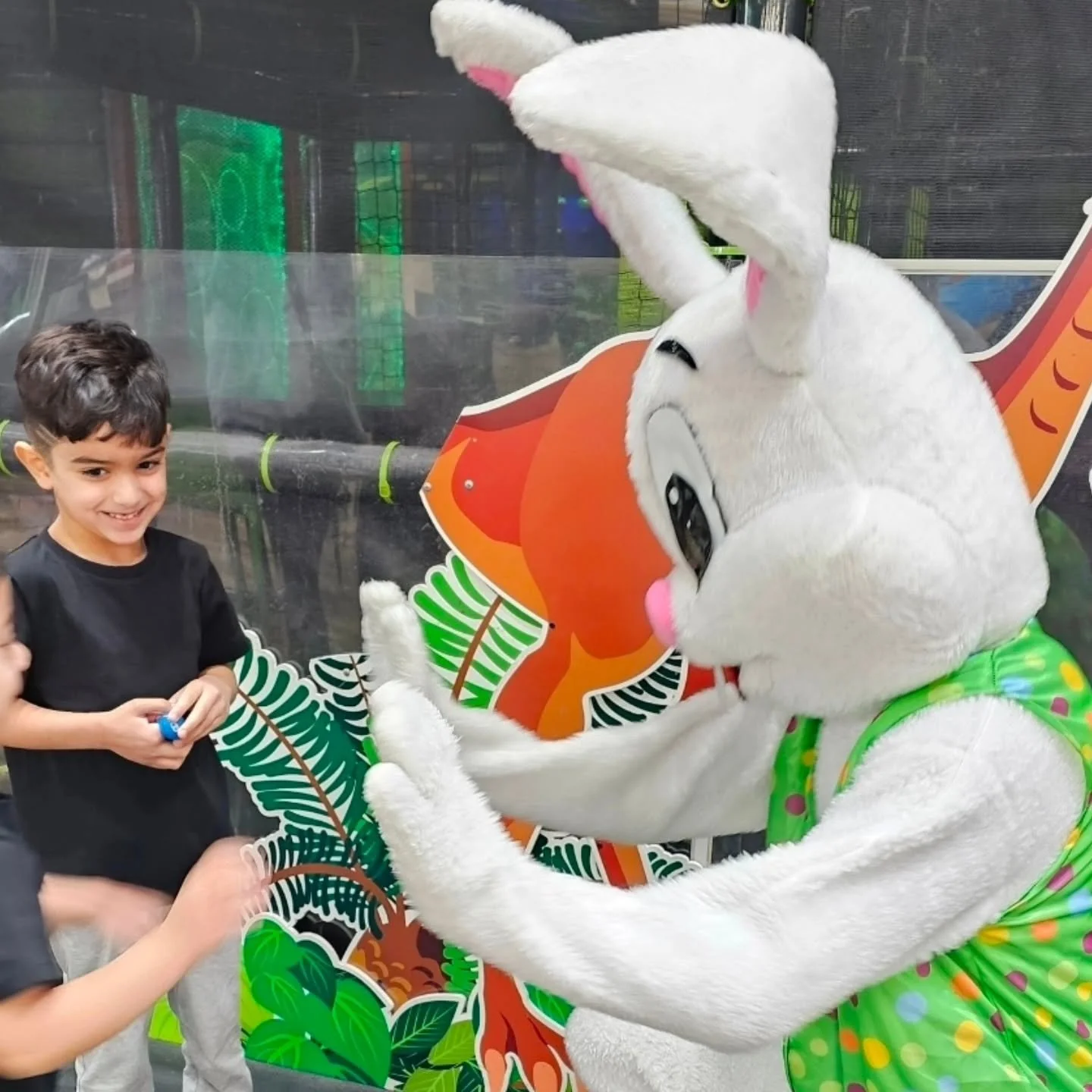 🐰Only a few spots remain for easter bunny visits! 

We offer meet and greets for large community events.
Quick 15 minute visits for smaller at home moments.
Party program with activities and games.

What would best fit your celebration this year?

?