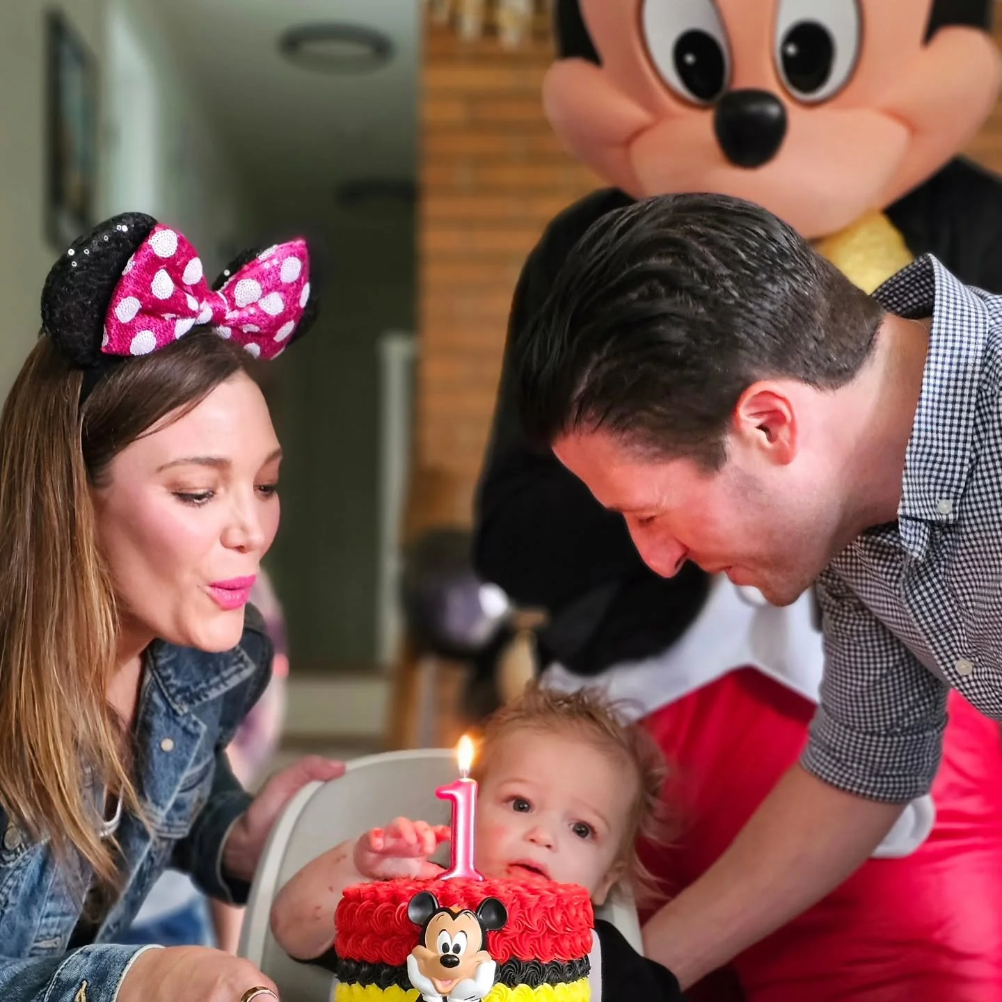 ❤️Mr.Mouse in the house, ready to spread smiles to hearts of all ages! This classic character is treasured by generations. He isnt just for the littles!

❤️Entertaining the magic of childhood 
Www.tayloredeventsllc.com