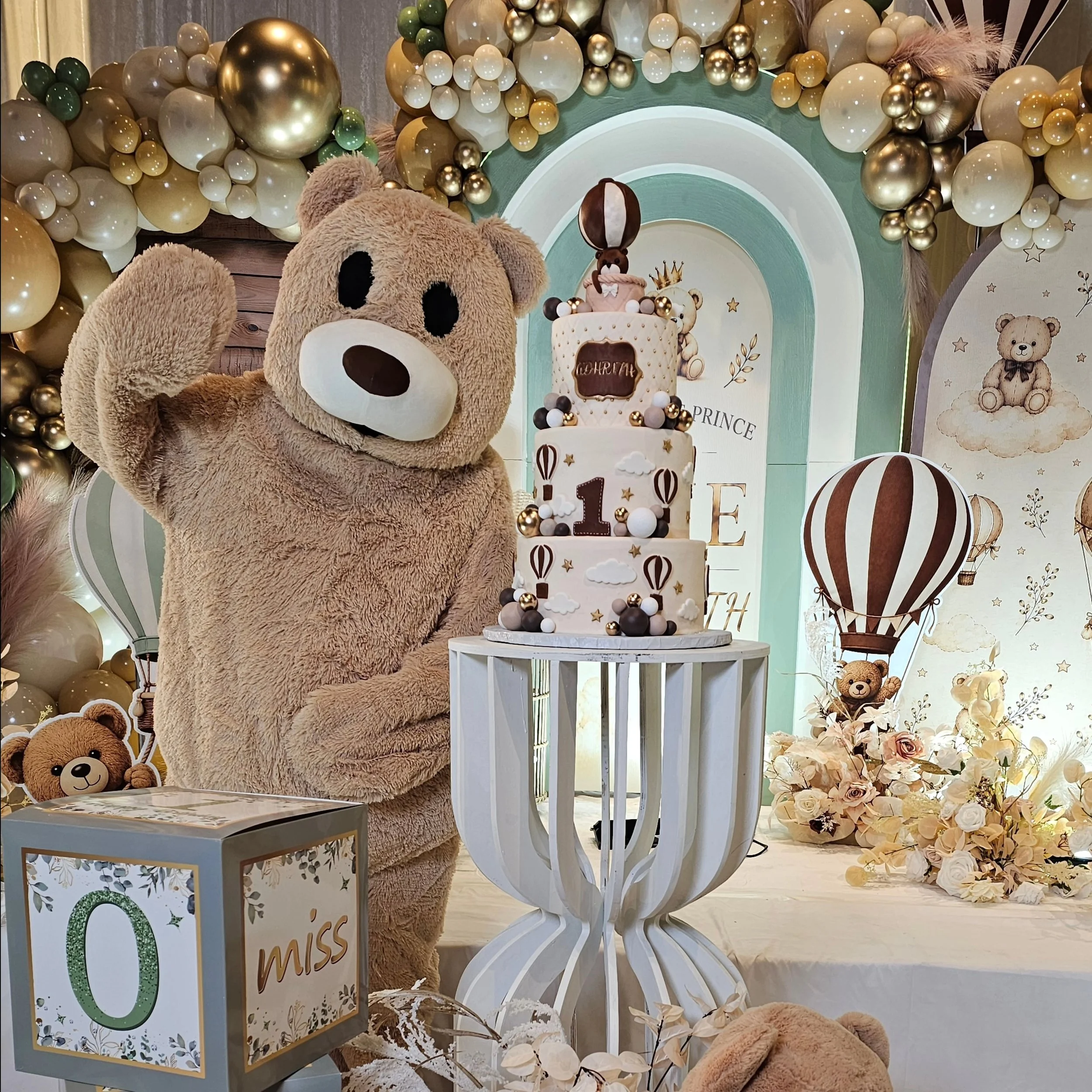 🧸Bear-y adorable first birthday! We take pride in being reliable. That means on time, delivering a high energy performance, and looking our best. When you book with us there are no surprises. Except those we keep intentionally for a bit if extra mag