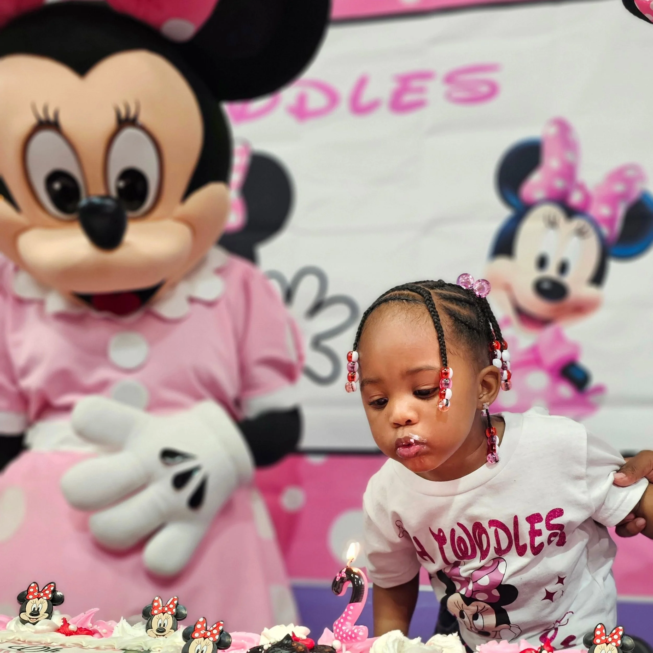🎀Mrs.Mouse loves a pink party!! How many different outfits do you think she has?

🎀Entertaining the Magic of Childhood 
Www.tayloredeventsllc.com 

📍@playbig.mi