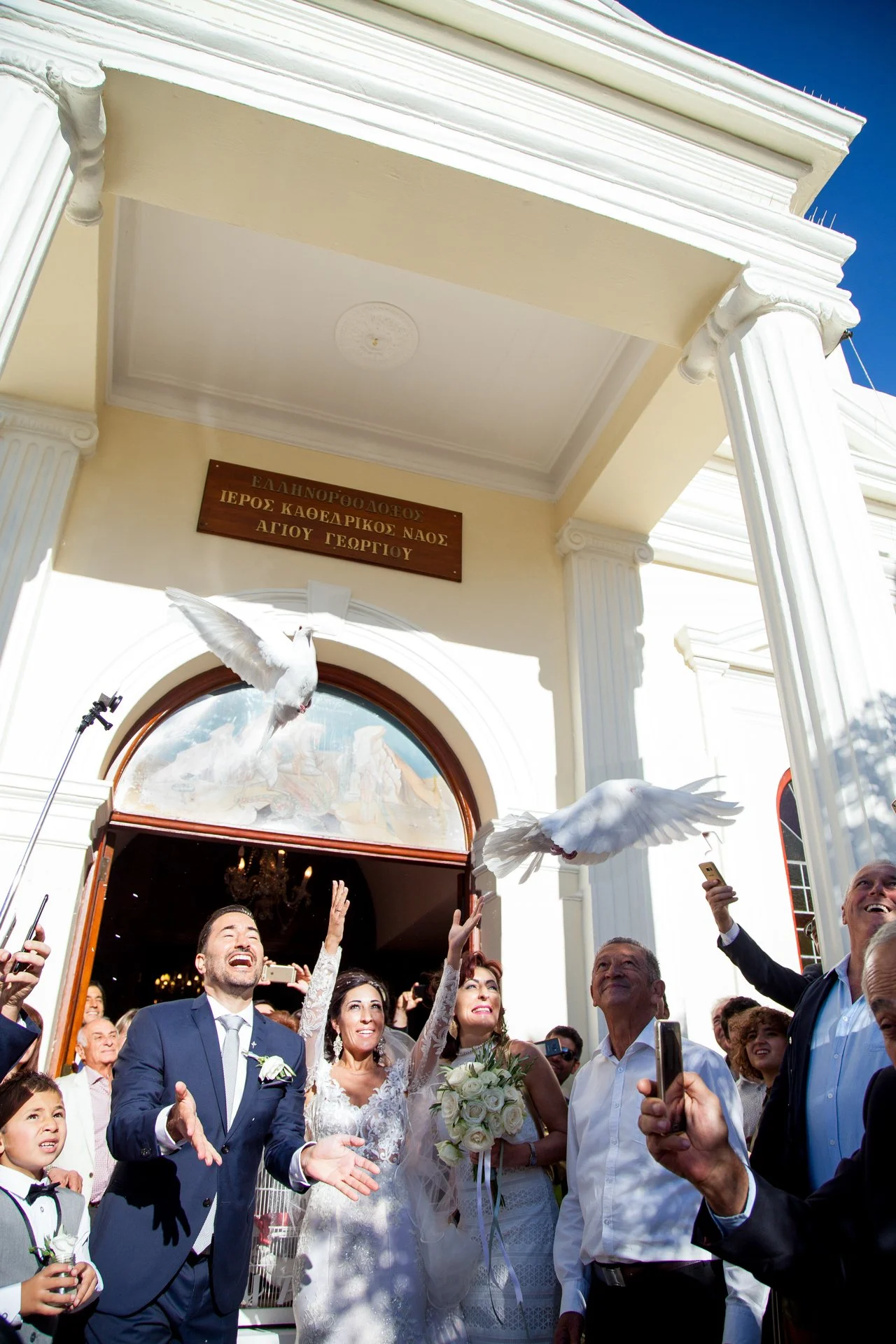 bride and groom releasing doves