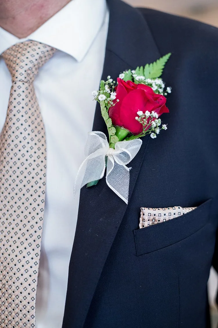 detail of garland on groom