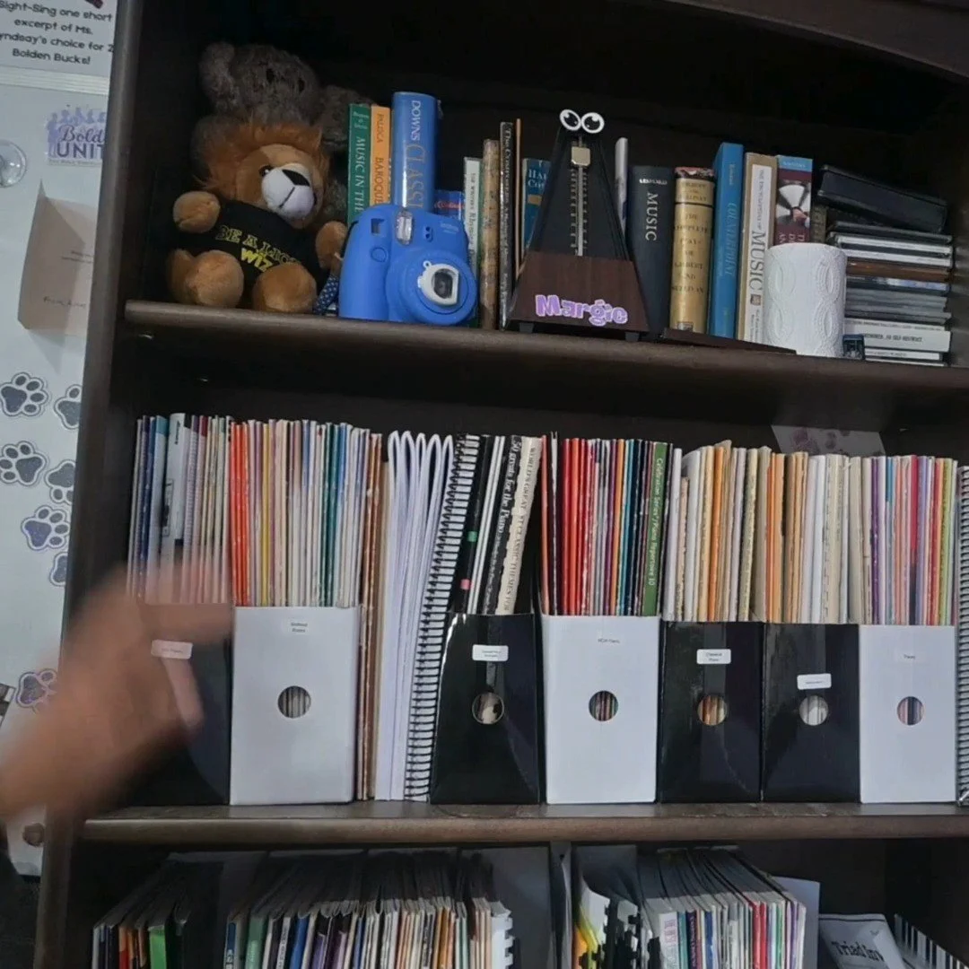 Come tour my piano music bookshelf! 
#OttawaPianoTeacher #MakeMusicHappen