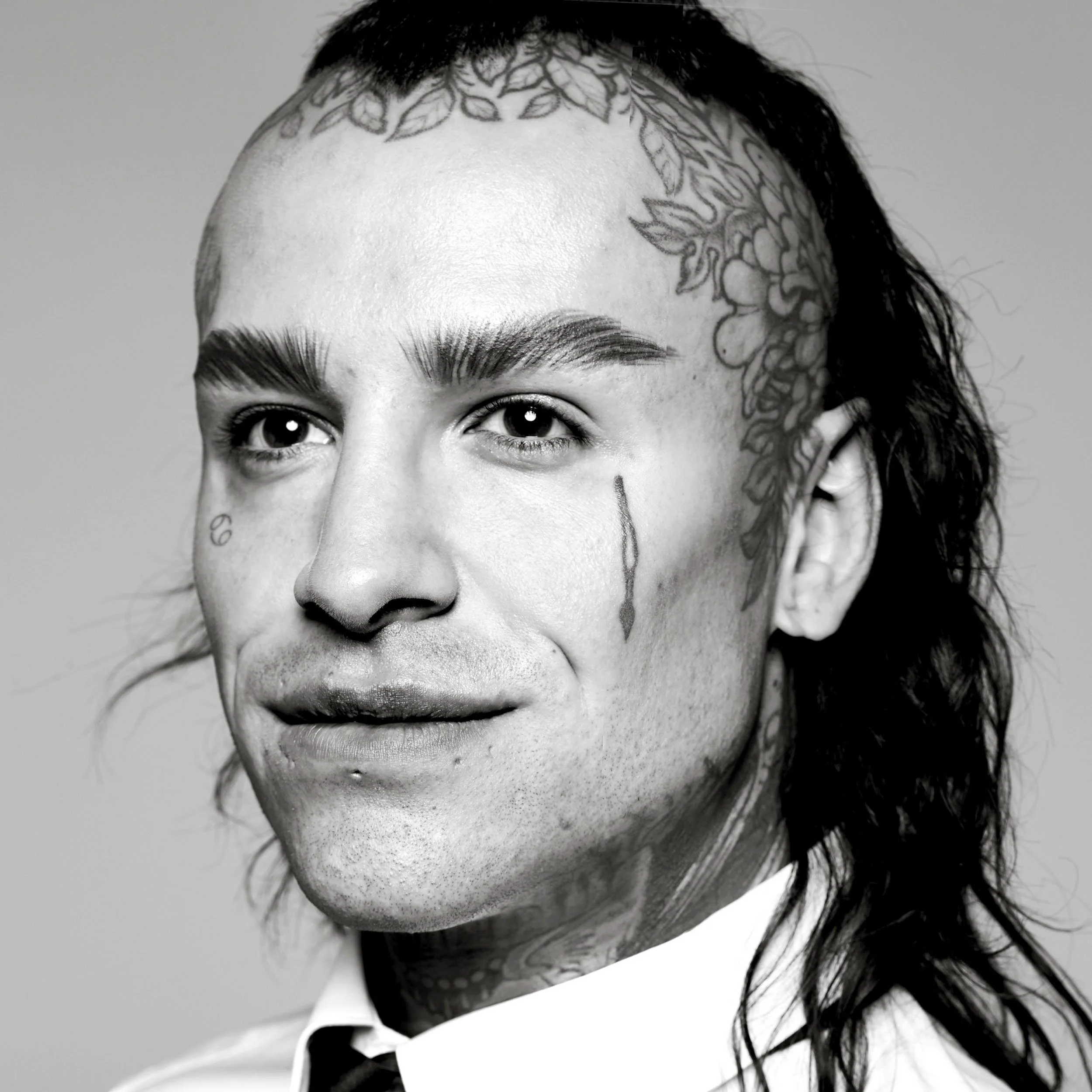 TS_NETFLIX_QUEER EYE_GLAM_SHOT-06-051+53_R copy.jpg