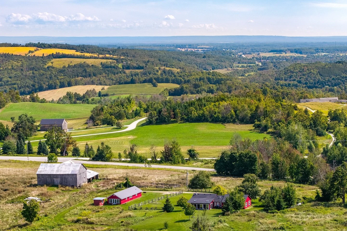 Did you know you can give your real estate listing a custom domain directly through our platform? This one is glenhuronviews.ca 👌🏡

Realtor: @georgianbaygroup 
Aerials: @jytmedia.ca 

#realestatevideo #ontariohomes #ontariorealestate #glenhuron