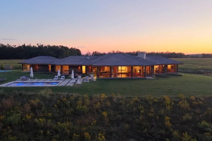 Another spectacular property in Clearview for those who like endless views and beautifully showcased homes. 

Realtor: @georgianbaygroup 
#ontariorealestate #ontariohomes #clearviewtownship #realestatevideo