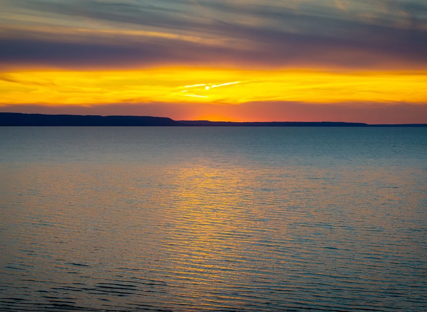 Sunsets over Georgian Bay in the Fall. It&rsquo;s beautiful up here. ❤️🍁🌅

#georgianbay #ontario #collingwoodontario