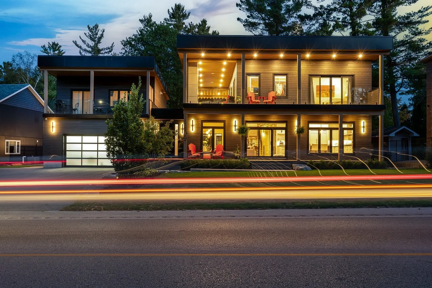 🏖️ Close to Allenwood Beach where you could watch the sunset right from your deck. Loads of space inside&hellip; and that outdoor pizza oven! 🍕🌅
Realtor: @realtormichelleseip 
Brokerage: @remaxbythebaybrokerage 
Aerials: @jytmedia.ca 

#wasagabeac