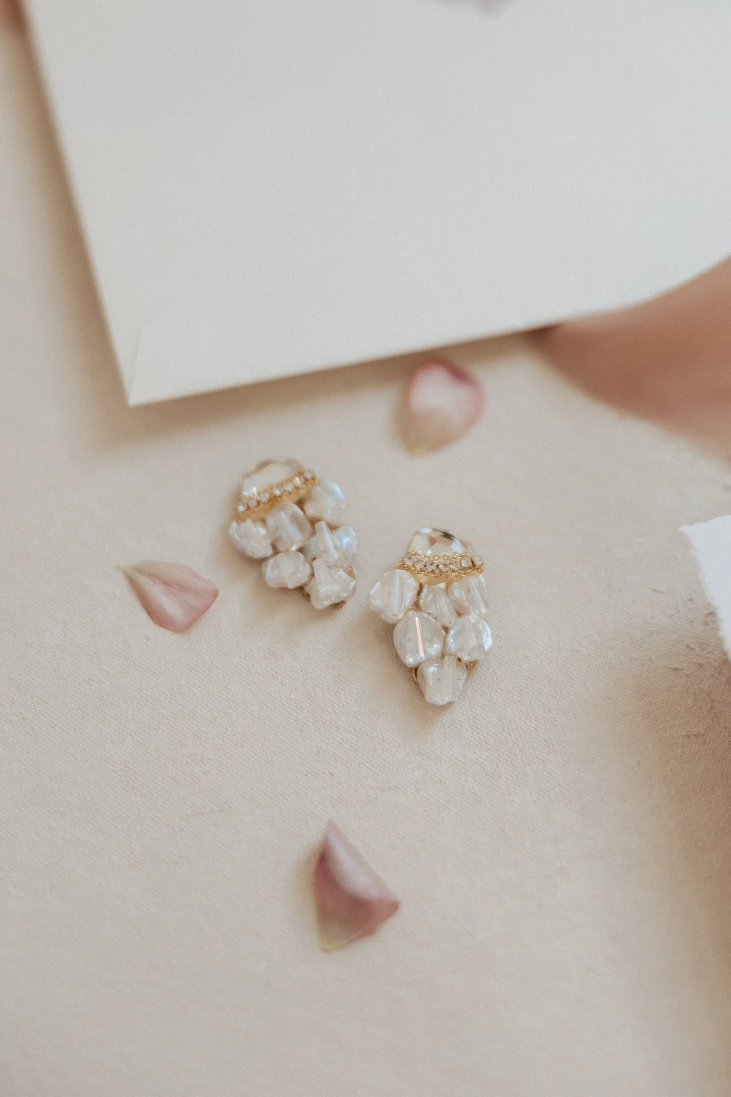  Bridal earrings for an editorial wedding event designed by Everson Events in Salt Lake City. SLC weddings SLC wedding venues locations for weddings in SLC #EversonEvents #weddinglocations #Lavender+Honey #SLCWeddings #utahweddingplanner #weddingedit