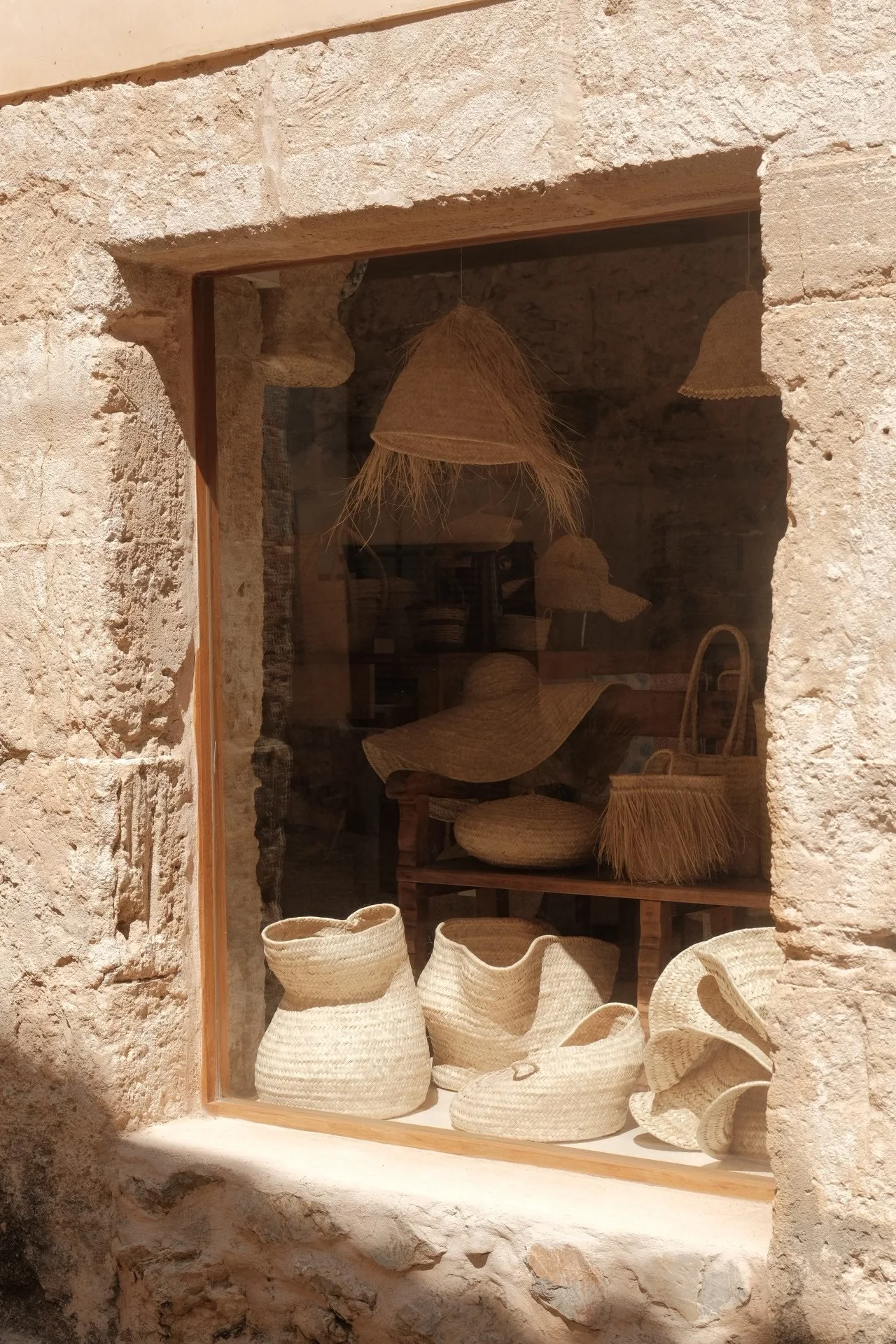 08-raquel-guiu-es-raco-d-arta-mallorca-summer-arta-artisan-basket-shop.jpg