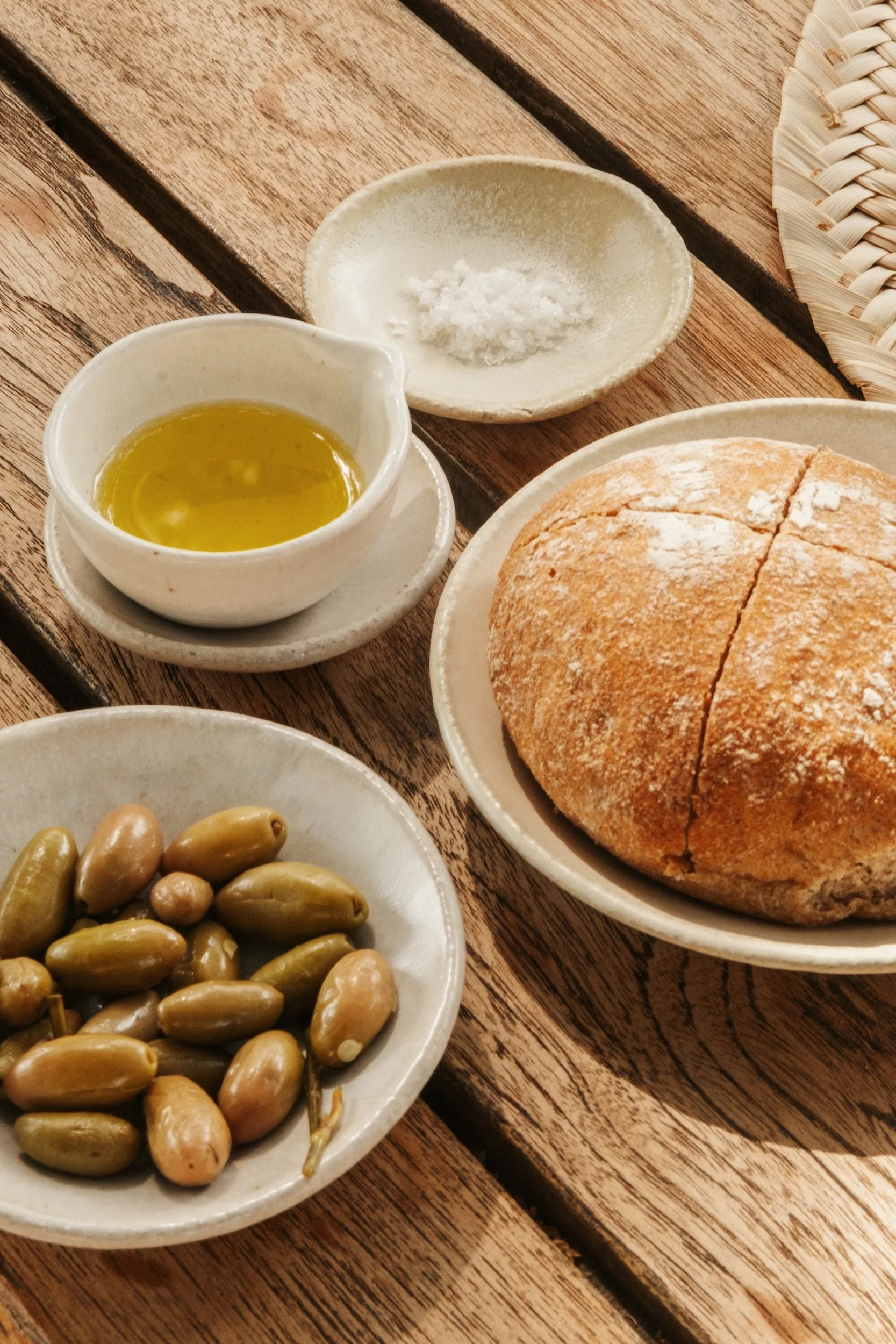 13-raquel-guiu-es-raco-d-arta-mallorca-summer-bread-olive-oil-olives.jpg