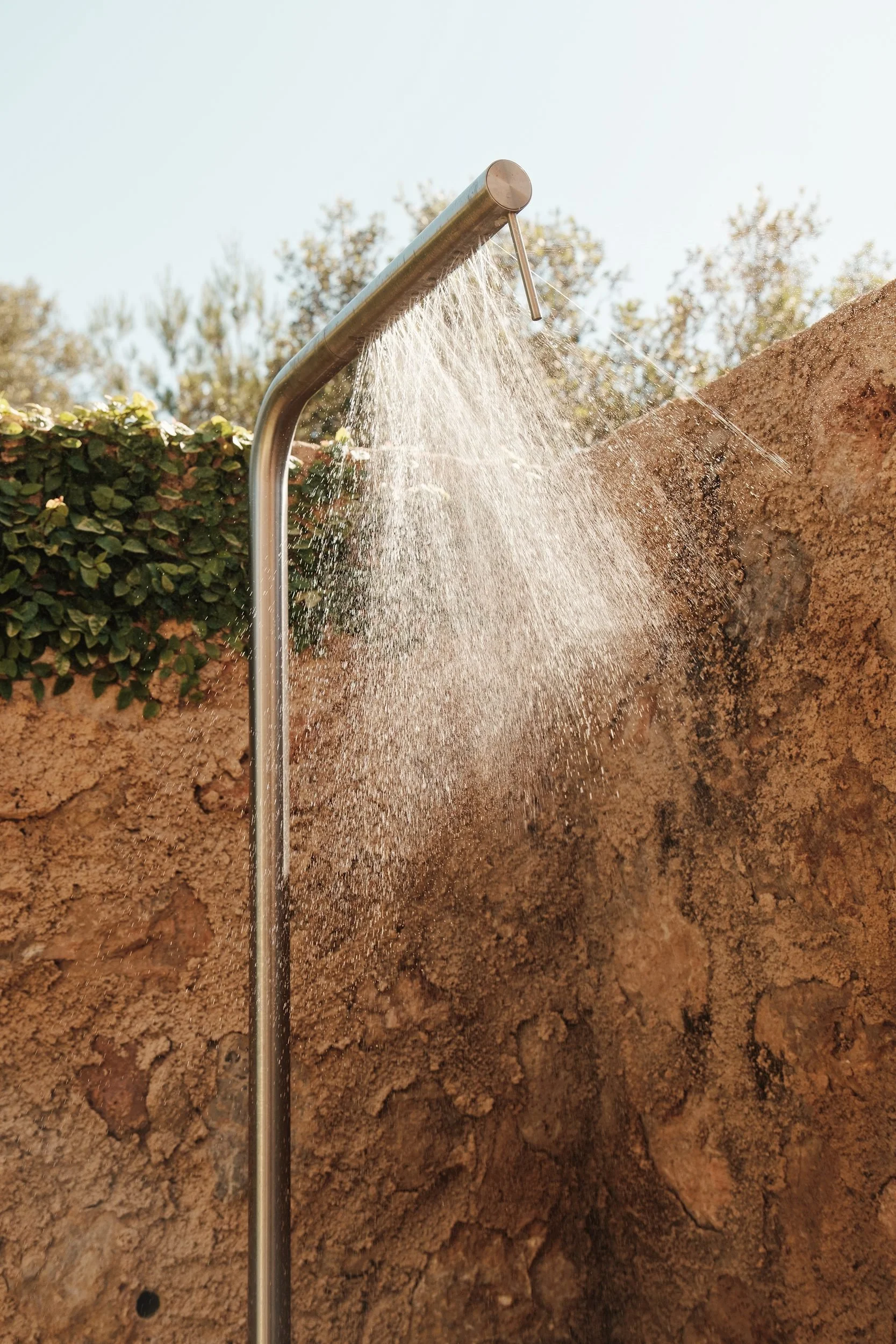 14-raquel-guiu-es-raco-d-arta-mallorca-summer-outdoor-stone-shower.jpg