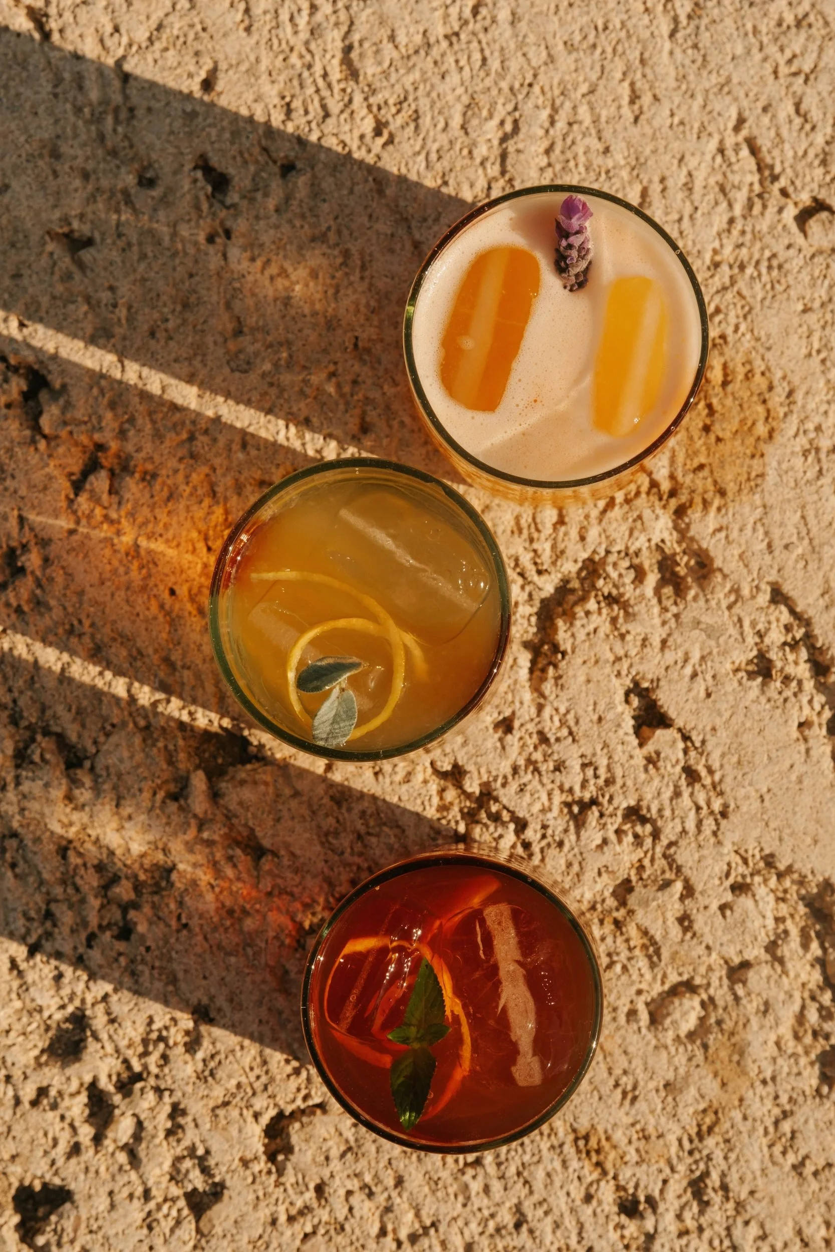 16-raquel-guiu-es-raco-d-arta-mallorca-summer-cocktails-sand-shadows.jpg