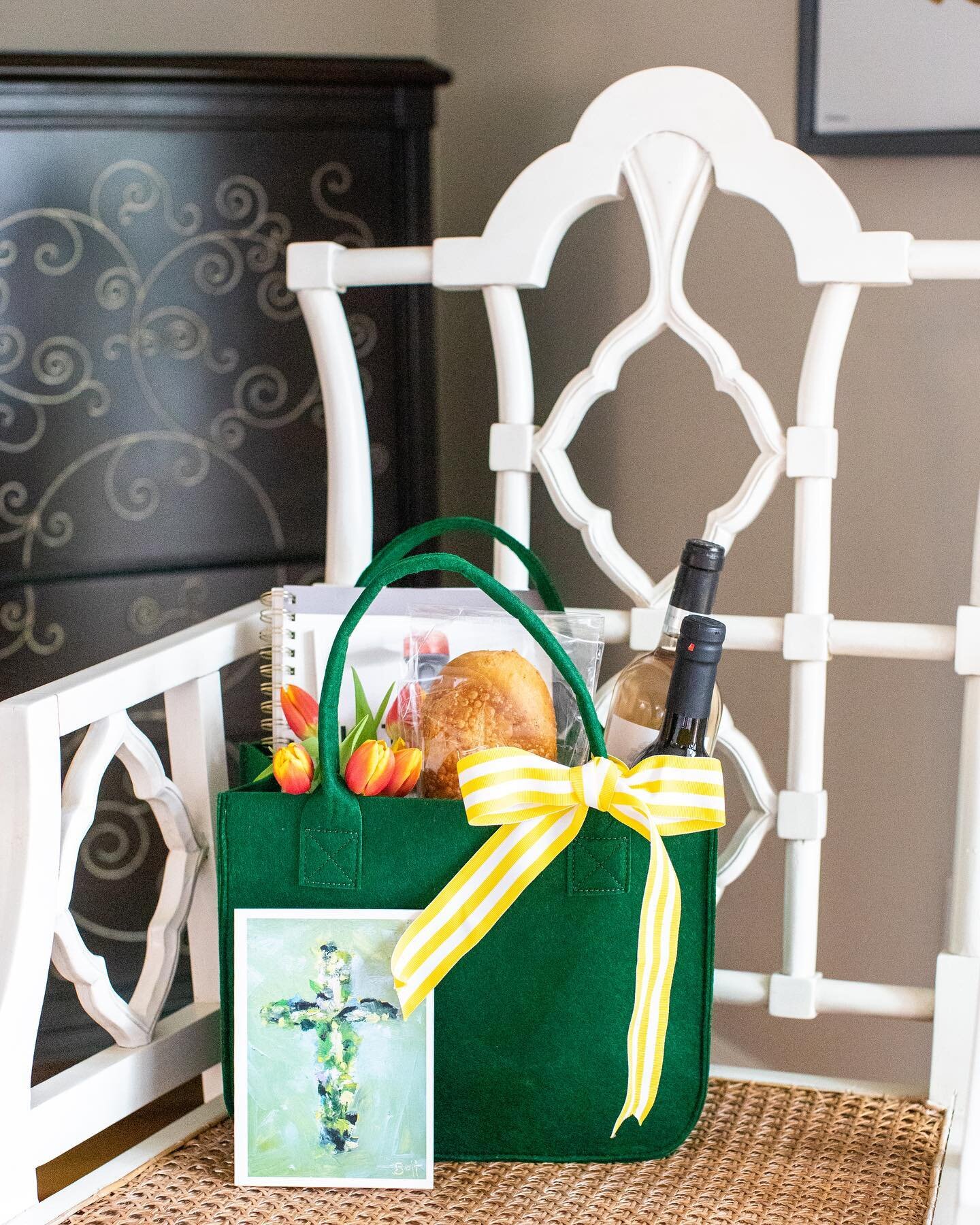 Get well wishes delivered to a very special lady 🧡 customize a gift for your friend just like it!

#feelsonwheels2you #greenvillesmallbusiness #curatedgiftdelivery #sendsomelove #yeahthatgreenville #poppyspopcorn #tonyschocolate