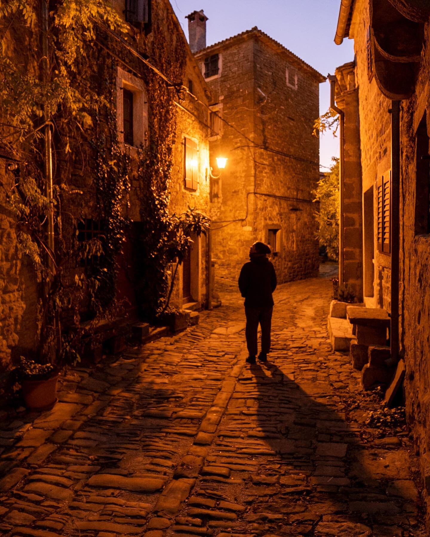 Exploring the magic of Croatian old towns ✨

This photo was take nearly a year ago, down one of the many winding streets of a beautiful hilltop town in Istria. The Christmas lights had just come one and the whole town had this magical warm glow. 

#i