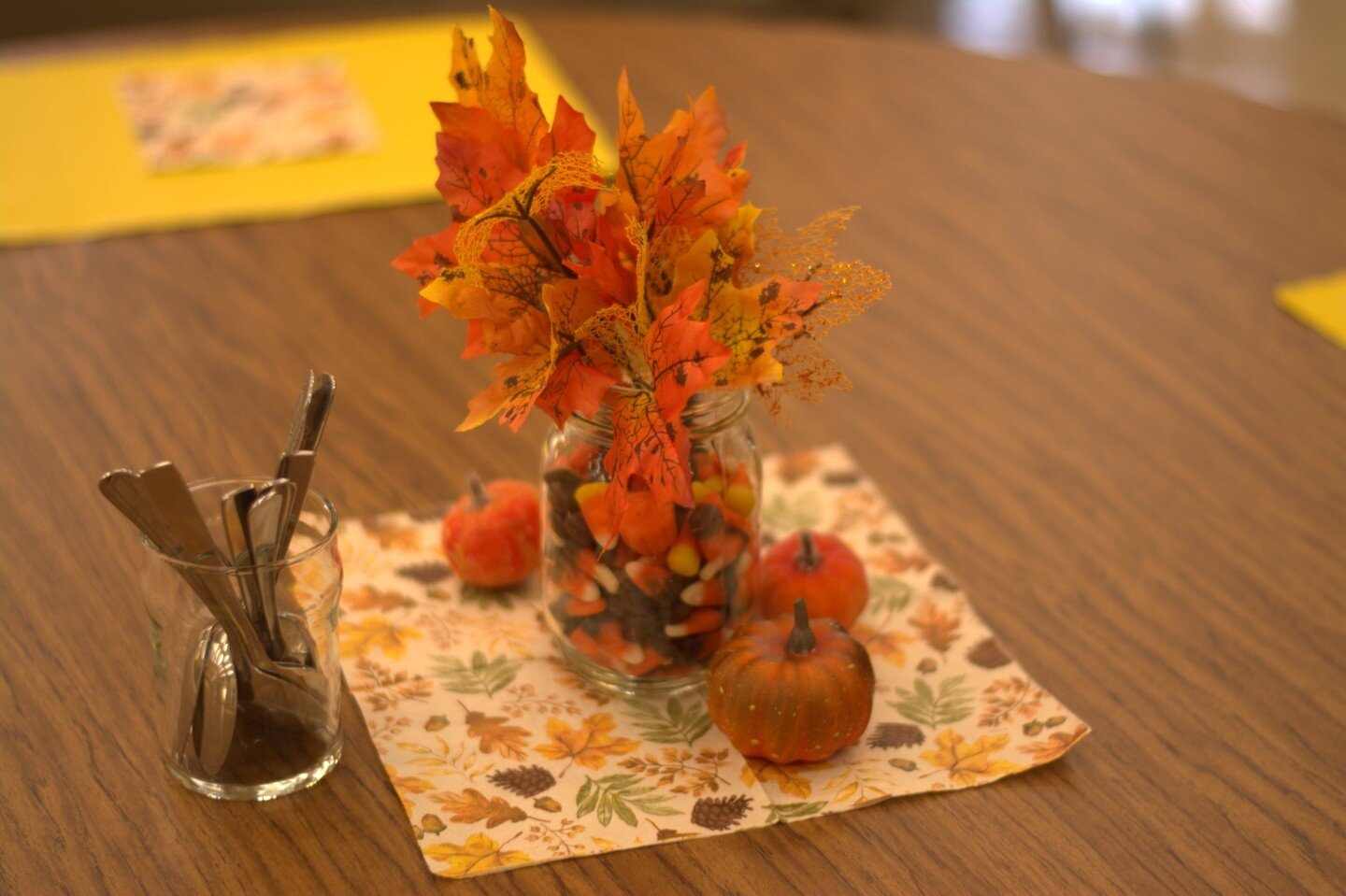 Enjoy Thanksgiving with your dear ones, relishing in tasty meals and pondering over all you're thankful for. Immerse in autumnal spirit and treasure unique family moments. 🦃🍂🍁 #ThanksgivingBliss #FamilyMoments #FallSeason #ThankfulHeart #TurkeyDel