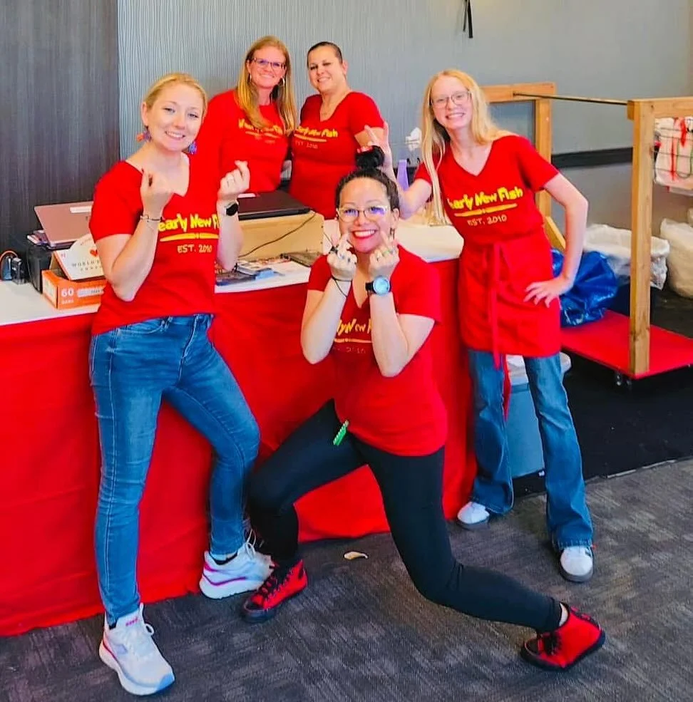 🧑&zwj;🎄 Did Santa leave you feeling overwhelmed? Don&rsquo;t worry mama, we&rsquo;ve got you covered. Clear the clutter with one easy drop off 🧸🧩📚⚽️🚂👙🩴👚🩳

Seller registration for spring will open Thursday, January 1st🗓️ 

Want a reminder??