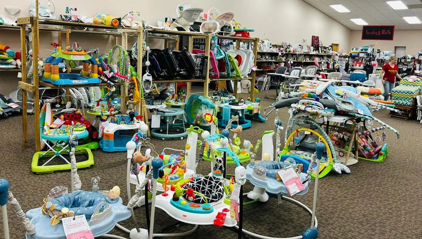 This FINAL SNEAK PEEK is straight INSANITY!! 🤯 This space is PACKED and we are READY for you to come score MASSIVE savings mamas! 

Come shop: April 8-12 🏢 Swansboro Rotary Civic Center

👭Hundreds of families, a huge location and NOT PAYING RETAIL