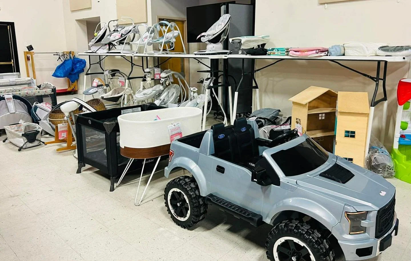 🛍️ If you love a great deal (and hate paying full price), this one&rsquo;s for YOU! But HURRY, it's ALMOST OVER! 

Only 2️⃣ days left: April 11-12 
🏢 Swansboro Rotary Civic Center

⏰Sat April 11: 10AM - 5PM

⏰Sun April 12: 11AM - 4PM 
🔥Half-Price 