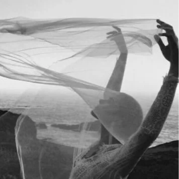 Aquarius Full Moon: Liberate Yourself!