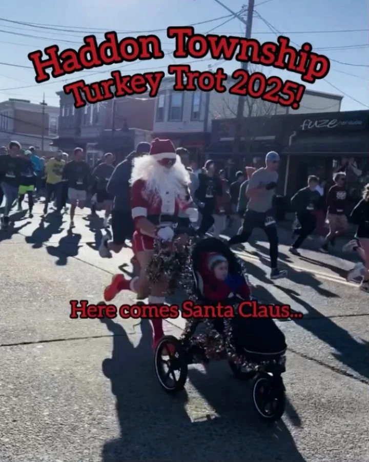 #HereComesSantaClaus and his favorite reindeer again with a new #Stroller5k PR! No best costume award this year, clearly a sizable oversight by the organizers... but back on the AG podium with an 18:30 just a couple weeks after #IMAZ. And a little be
