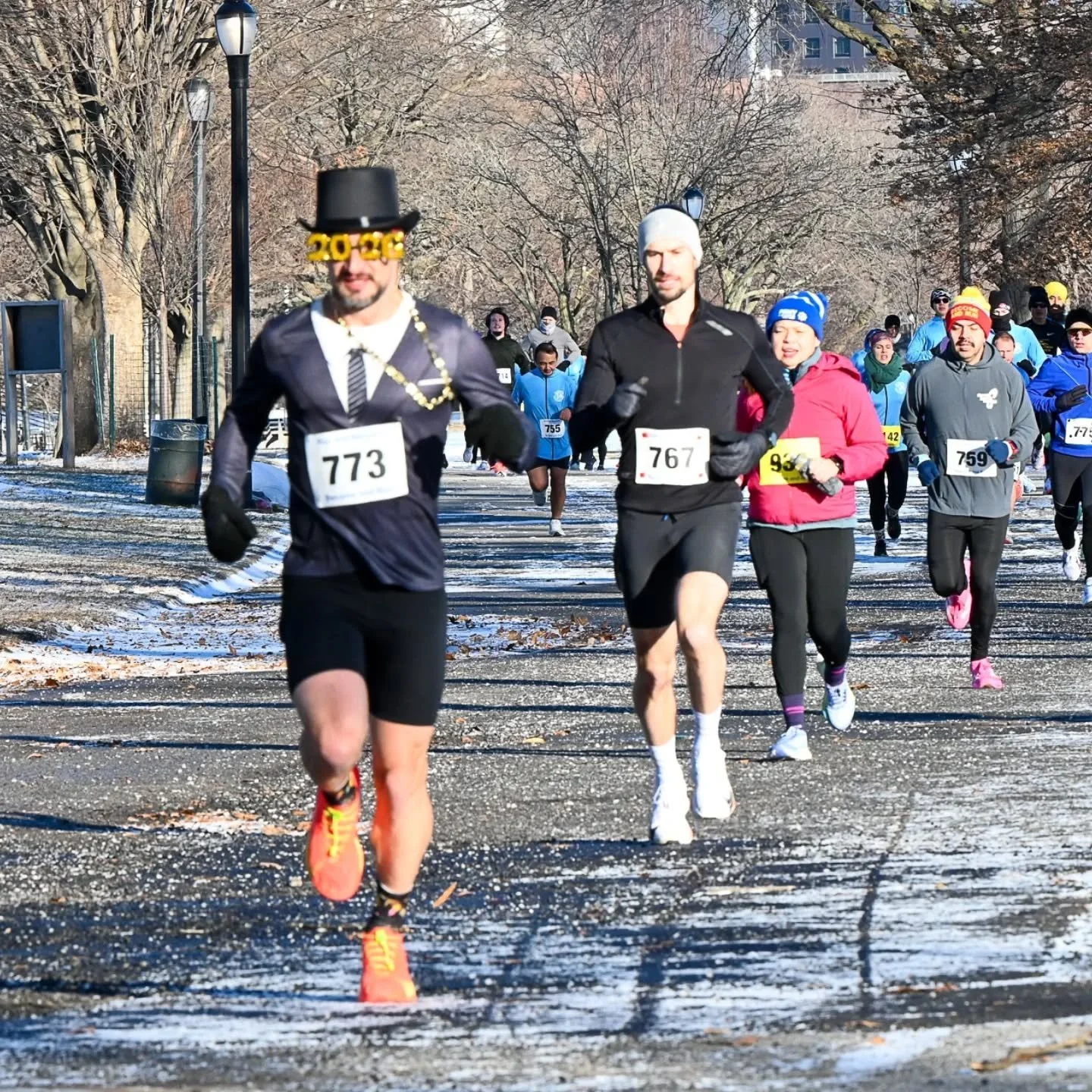 A few more from our New Year's Day #HalfMarathon with the Sri Chimnoy crew! Did I run well...? No. But did I LOOK good...? I'll let you be the judge. #BestDressed 🥂 

#runnersofinstagram #runNYC #triathlonlife