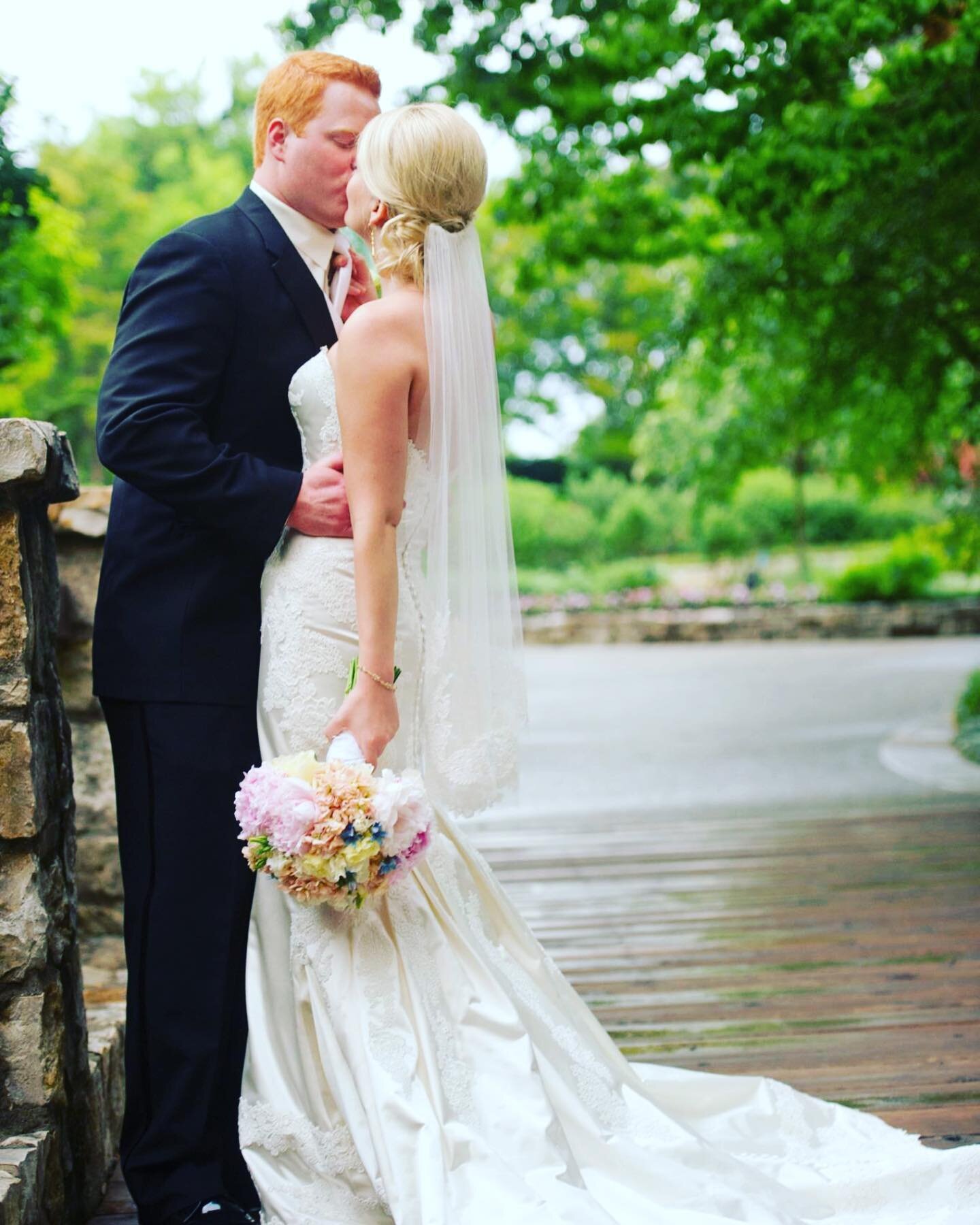 April 30, 2011 - Today marks our 12th wedding anniversary!🥂