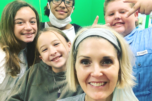 Kids working in makerspace in the classroom