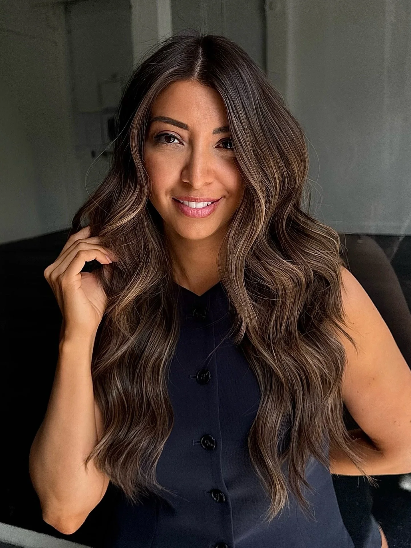 This soft, lived-in brunette is all about depth, dimension, and low-maintenance luxury.
Created by Elizabeth Pederson Hair &mdash; where effortless colour meets elevated craftsmanship.

Lifted w/ @redkenpro 
Protected w/ @epresbeauty 
Glossed w/ @evo