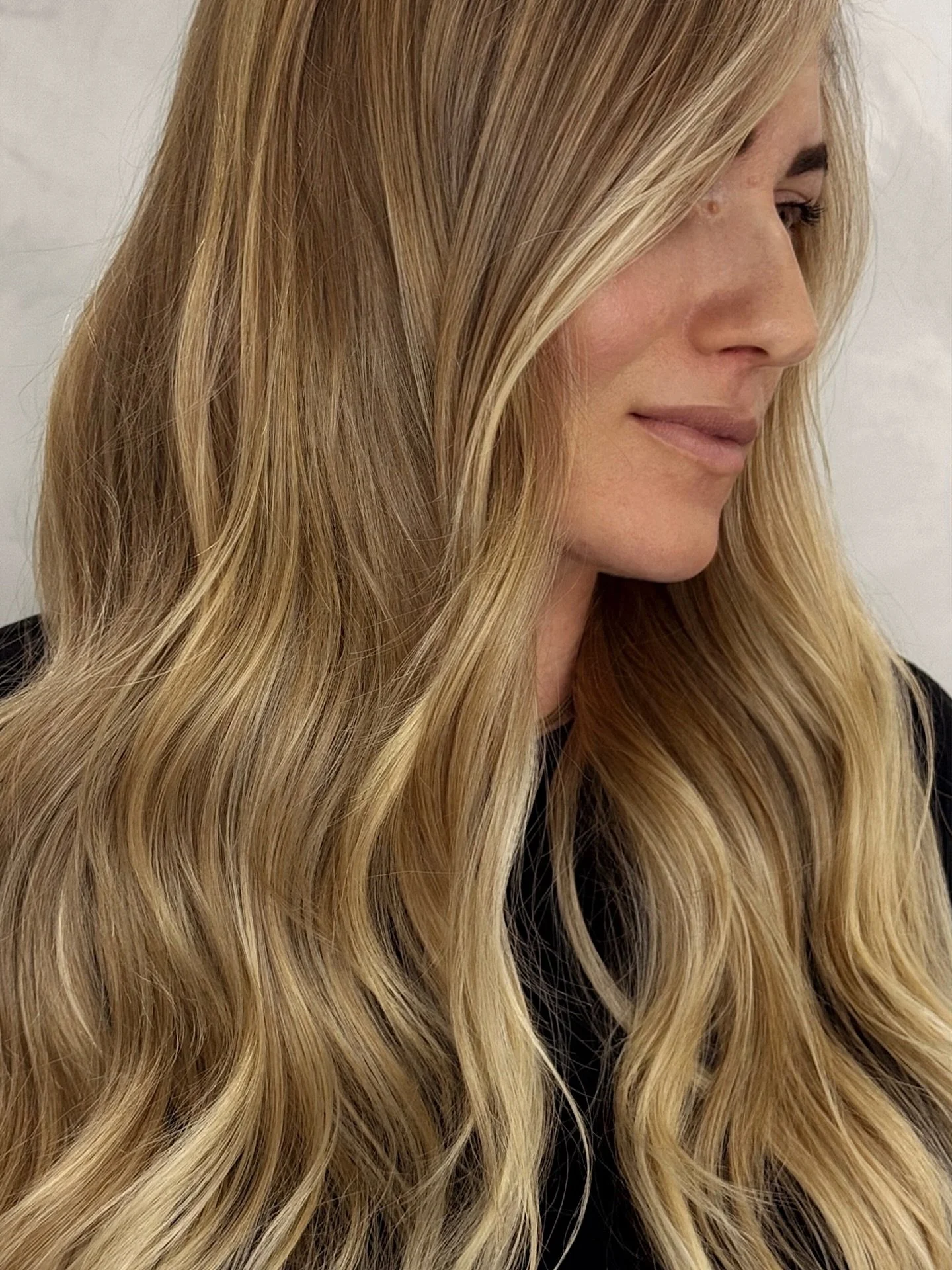 SOFT BUTTER BLONDE 

Soft, tone-on-tone blonde is the moment 🤍
Seamless dimension, creamy brightness, and a lived-in finish that grows out beautifully.

If you love modern blondes that feel effortless (never harsh), this trend is for you ✨