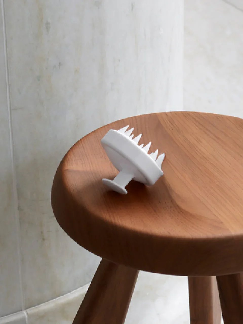 sachajuan scalp brush 2.webp