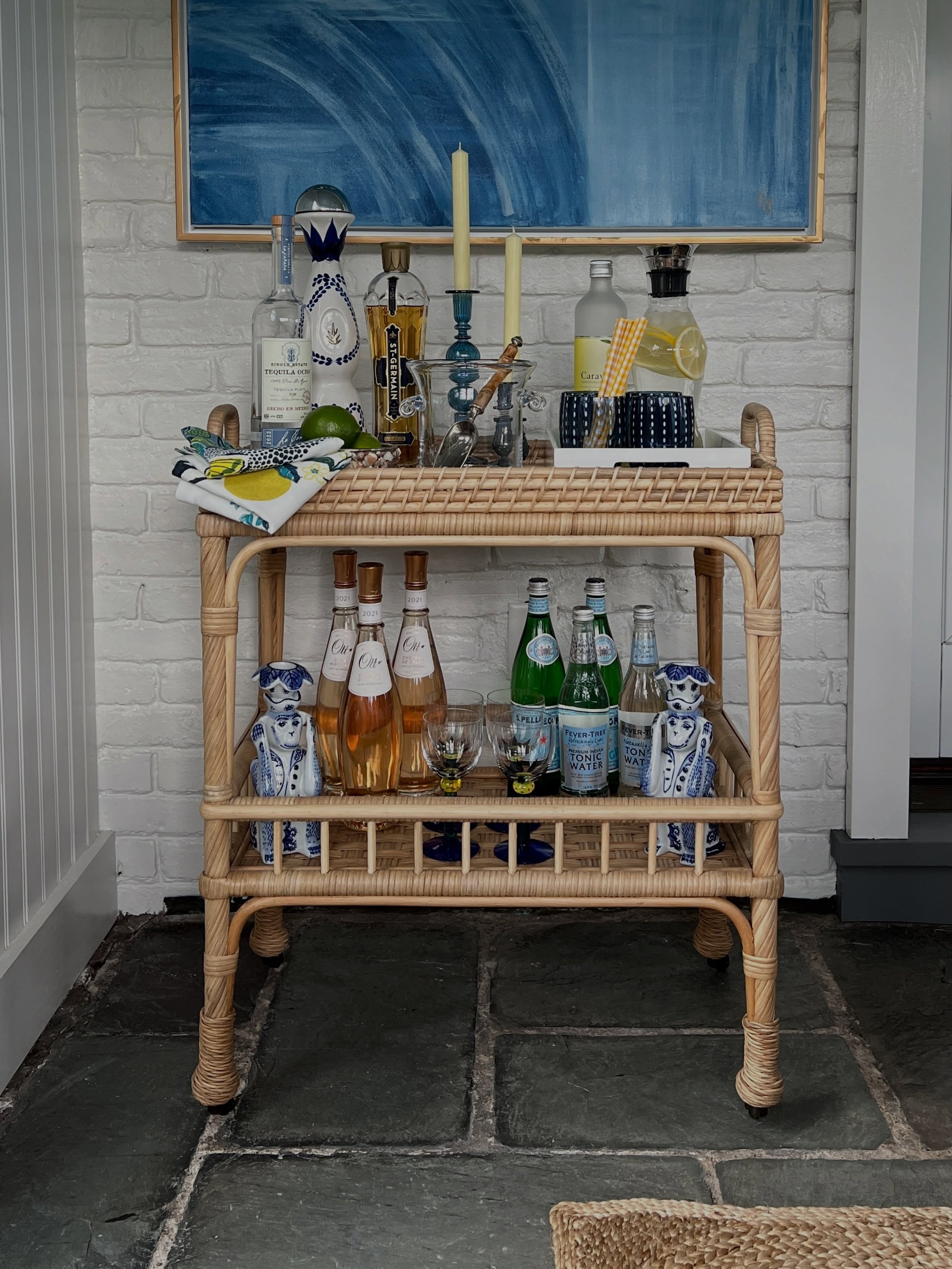 A well-styled bar cart sets the tone before guests even arrive. 

#memorialdayweekend #interiordesignernj #barcartstyling #hosting #jenniferkilgallendesign